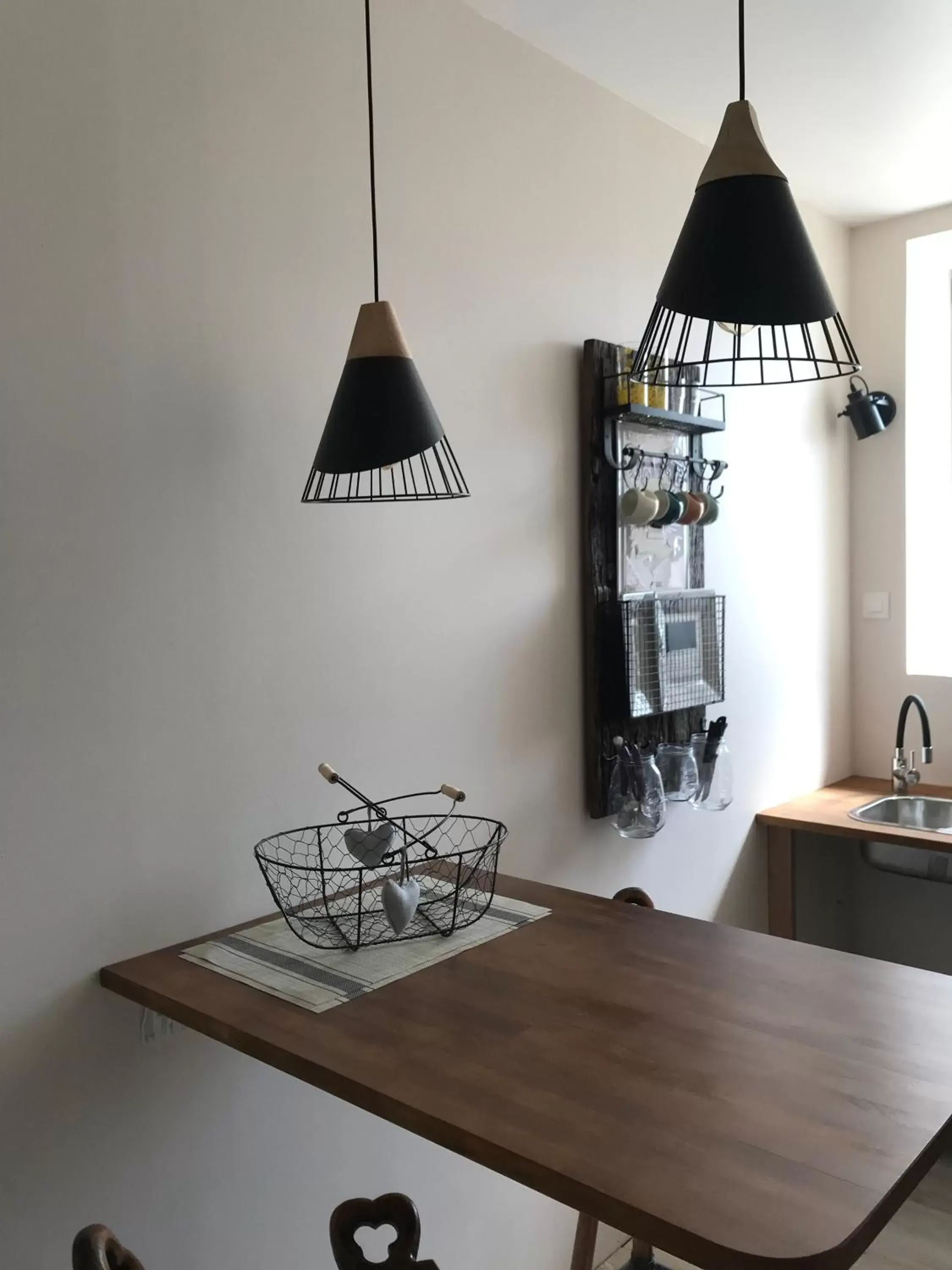 Dining area, Kitchen/Kitchenette in "La chambre des TISSERANDS"