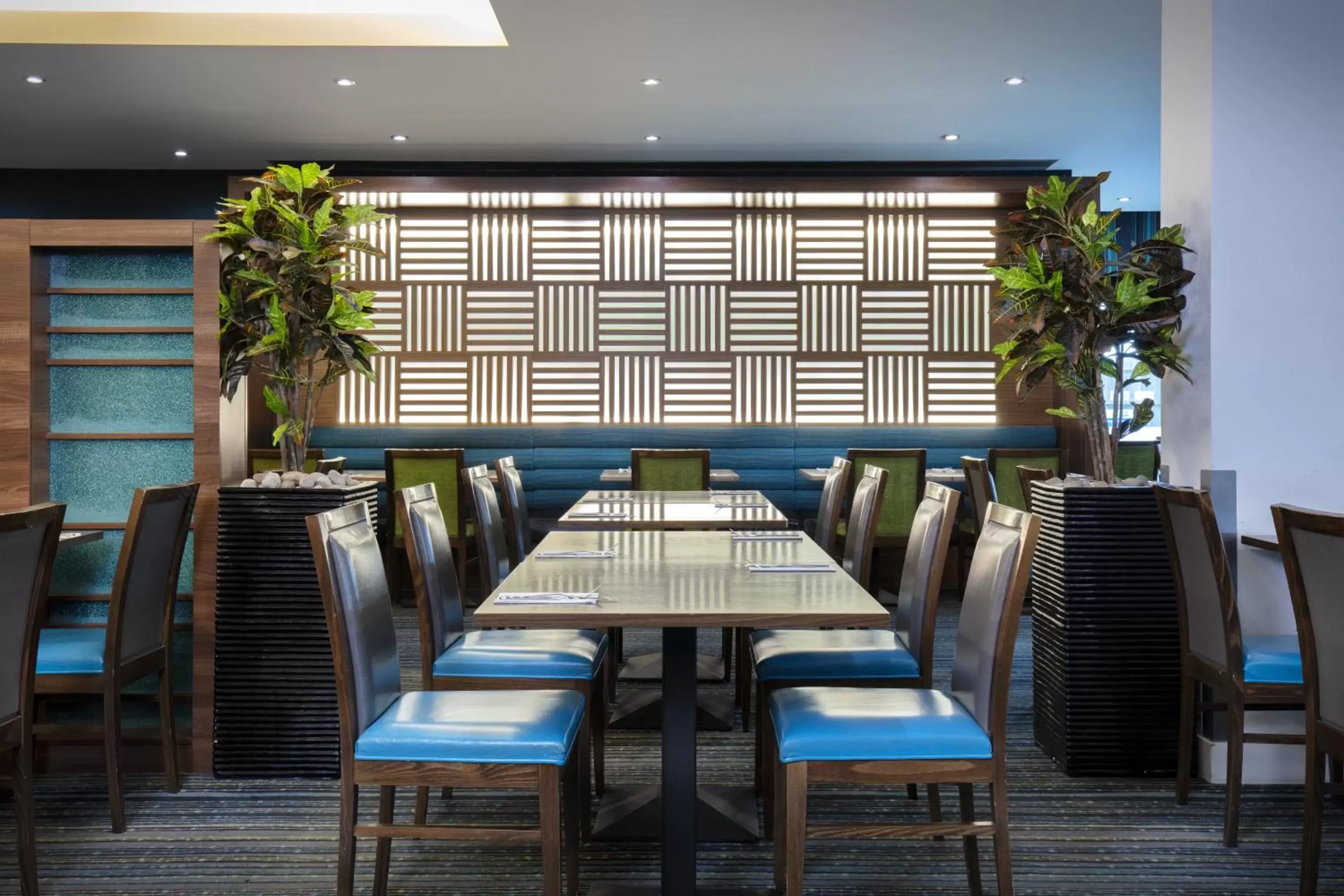 Restaurant/places to eat in Holiday Inn Express London Heathrow T5, an IHG Hotel