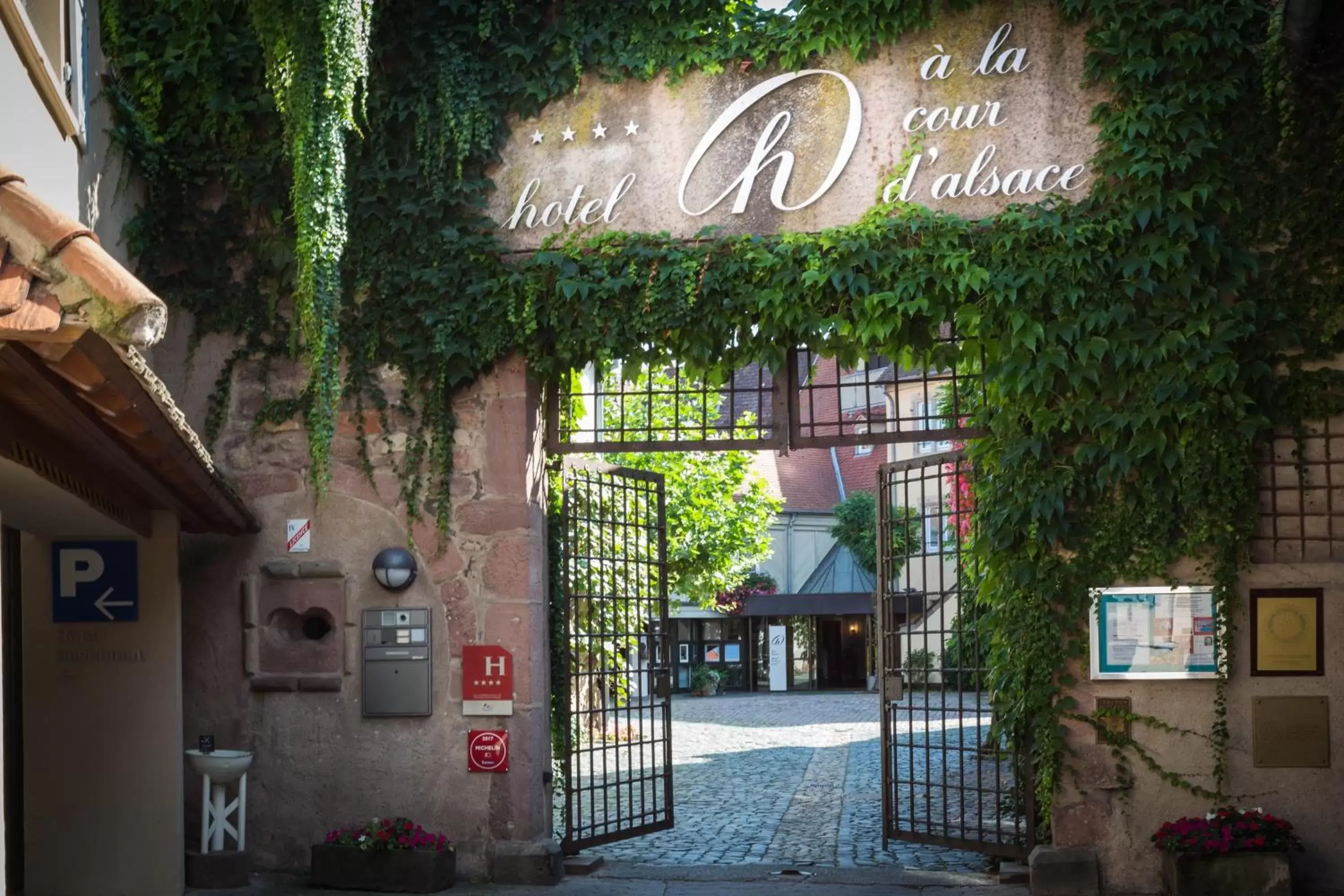 Facade/entrance, Property Building in A La Cour d'Alsace
