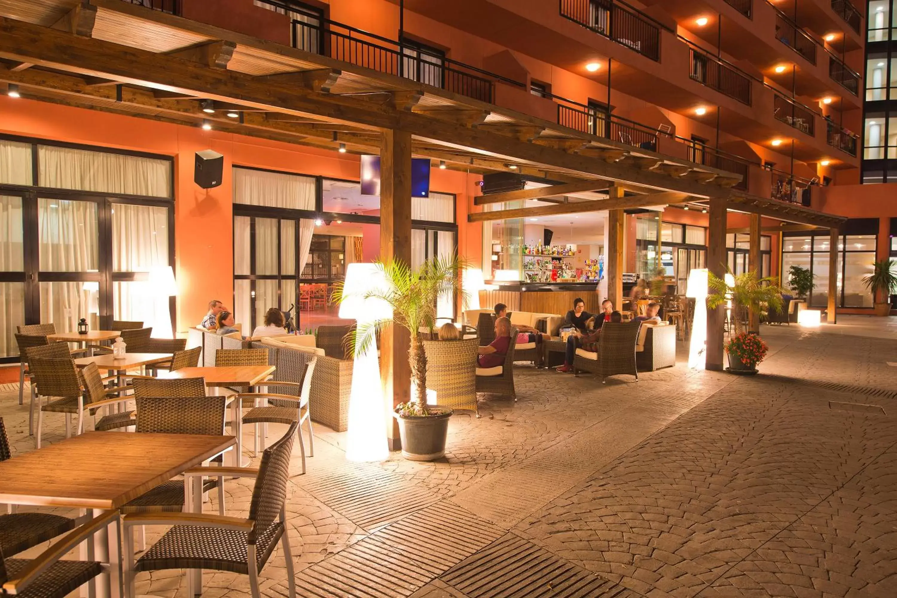 Garden, Restaurant/Places to Eat in Fuengirola Beach Apartamentos Turísticos