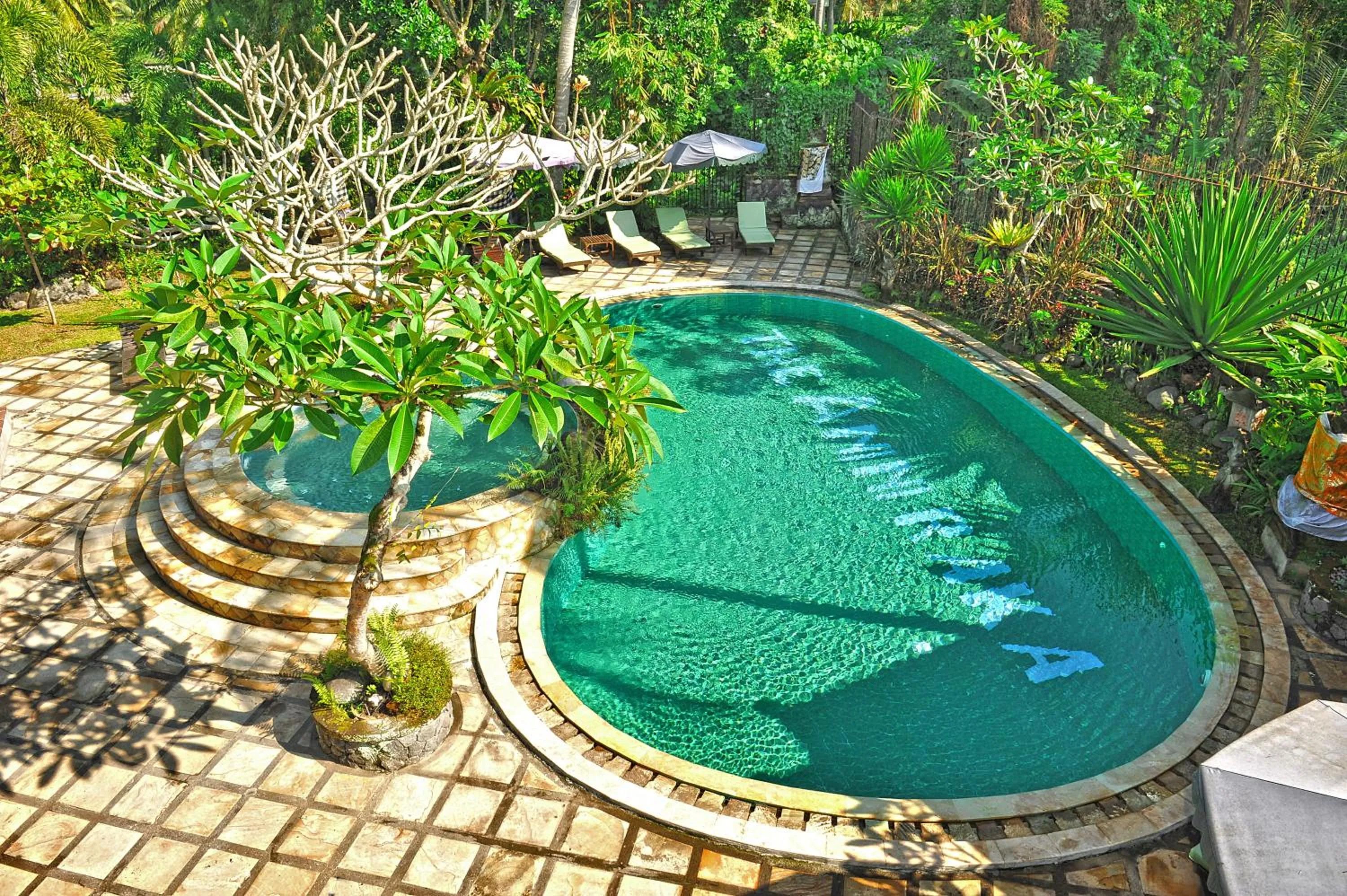 Swimming pool in Anini Raka Resort & Spa