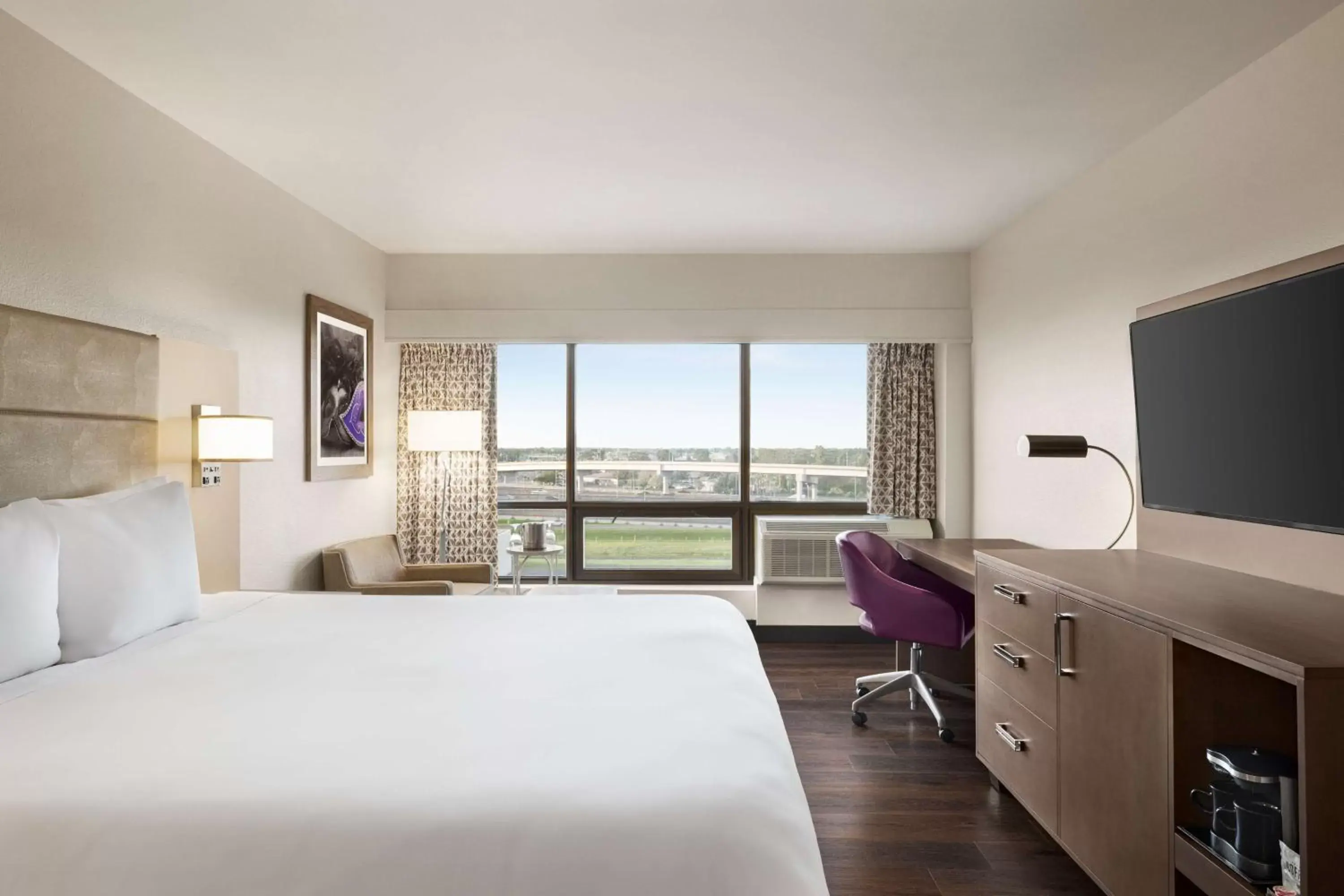 Bedroom in DoubleTree by Hilton New Orleans Airport