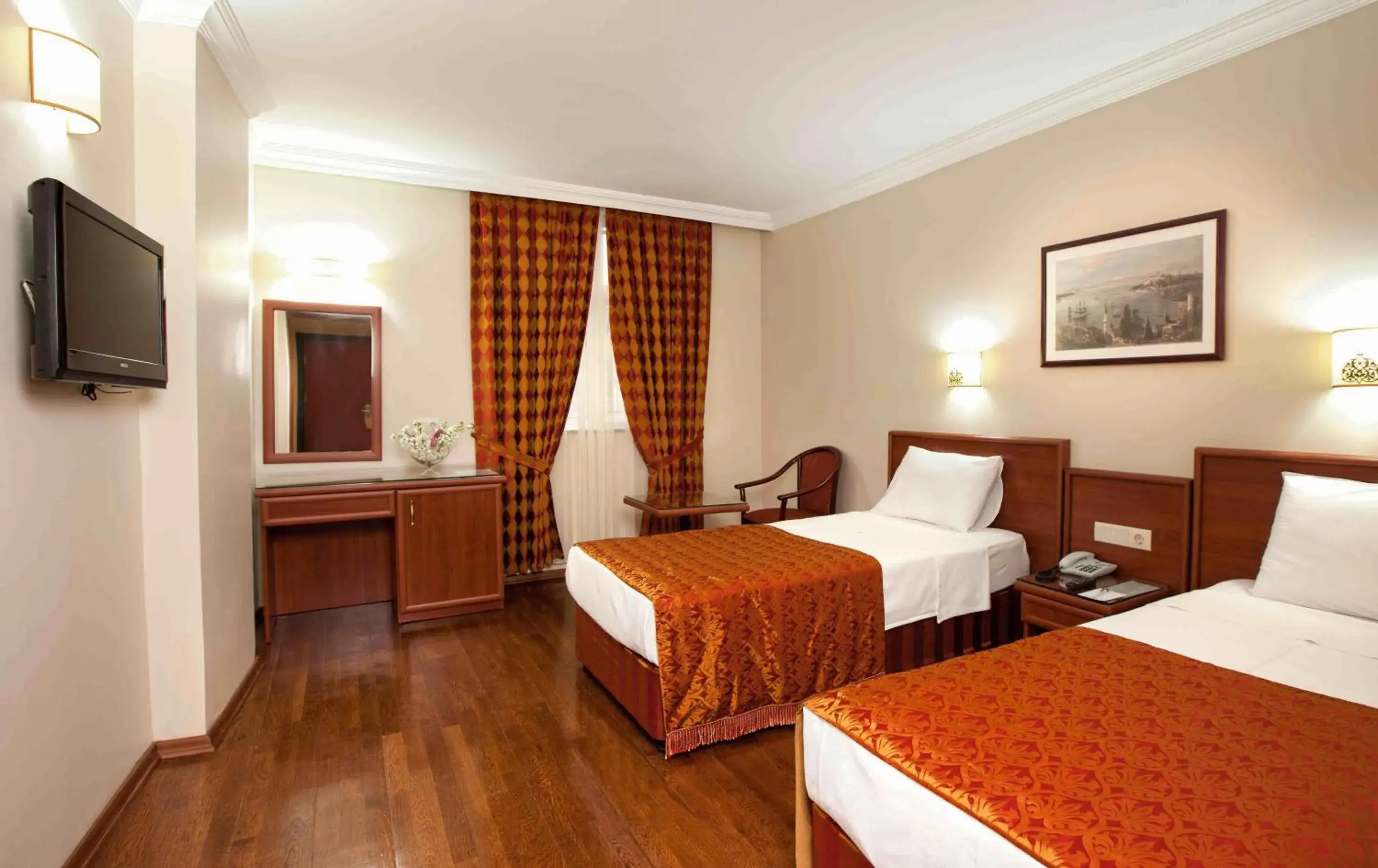 Photo of the whole room, Bed in Grand Hotel Halic