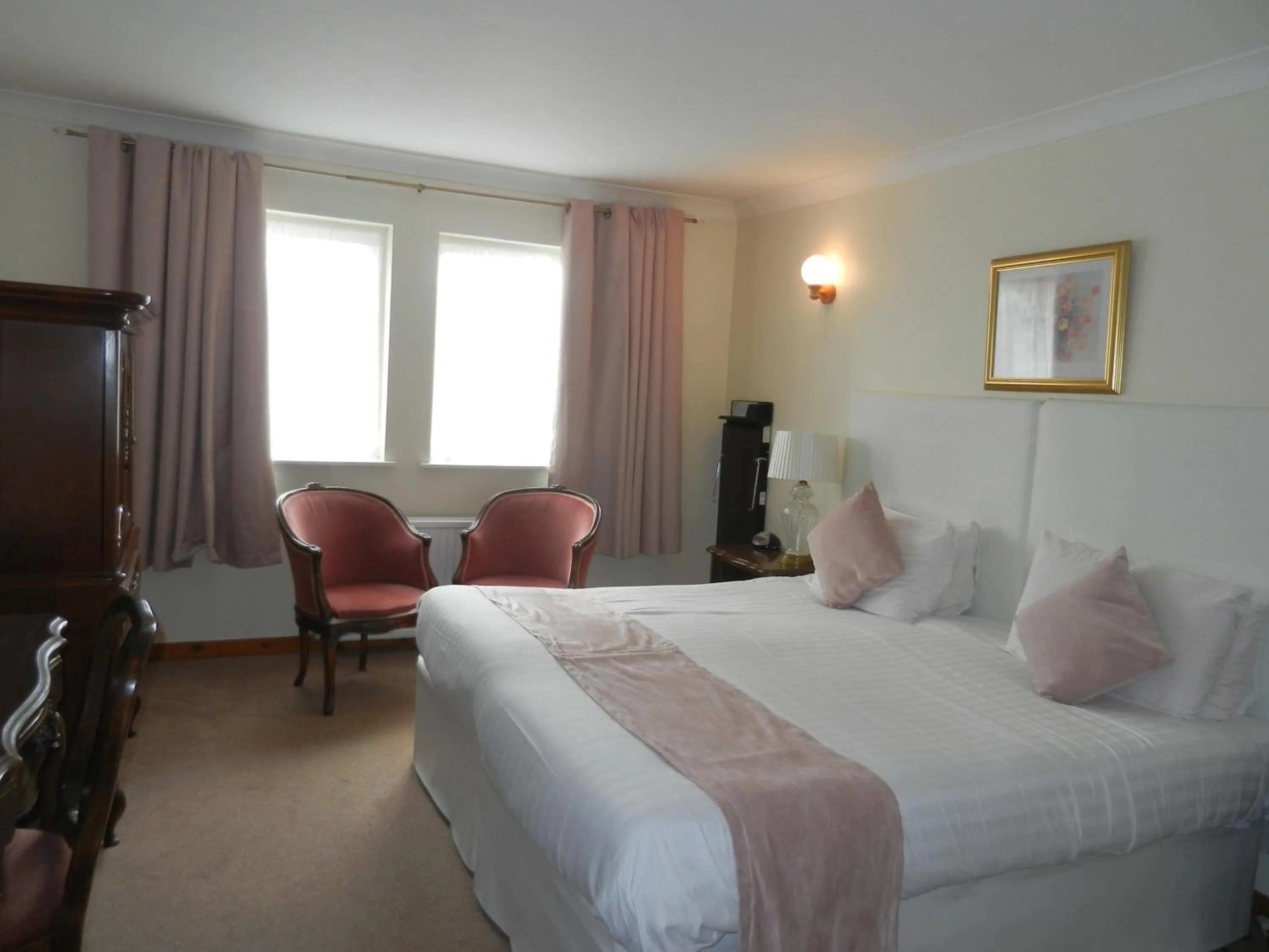 Bed in Mansfield Castle Hotel