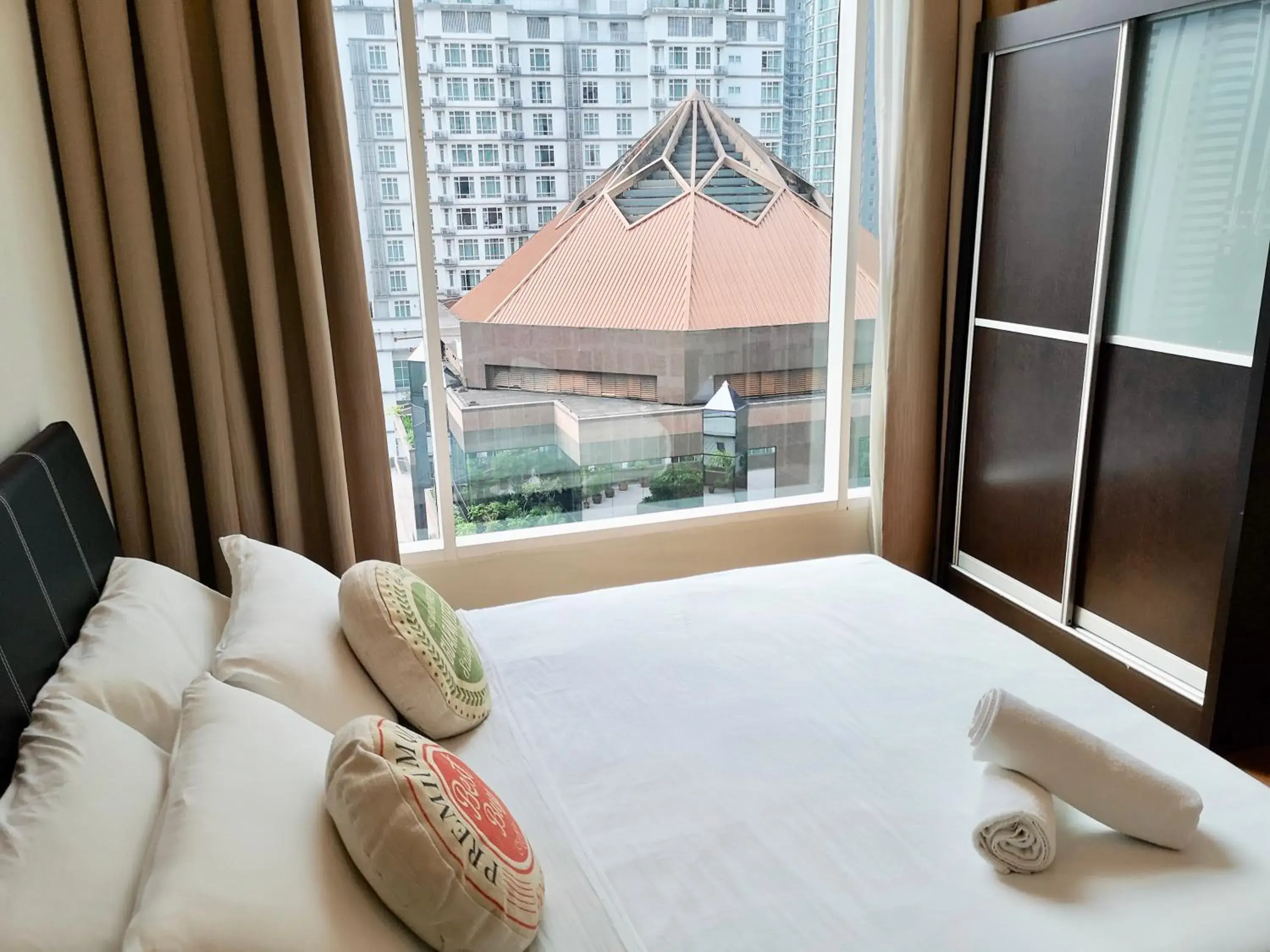 Bed in Soho Suites KLCC by the Betty Roux