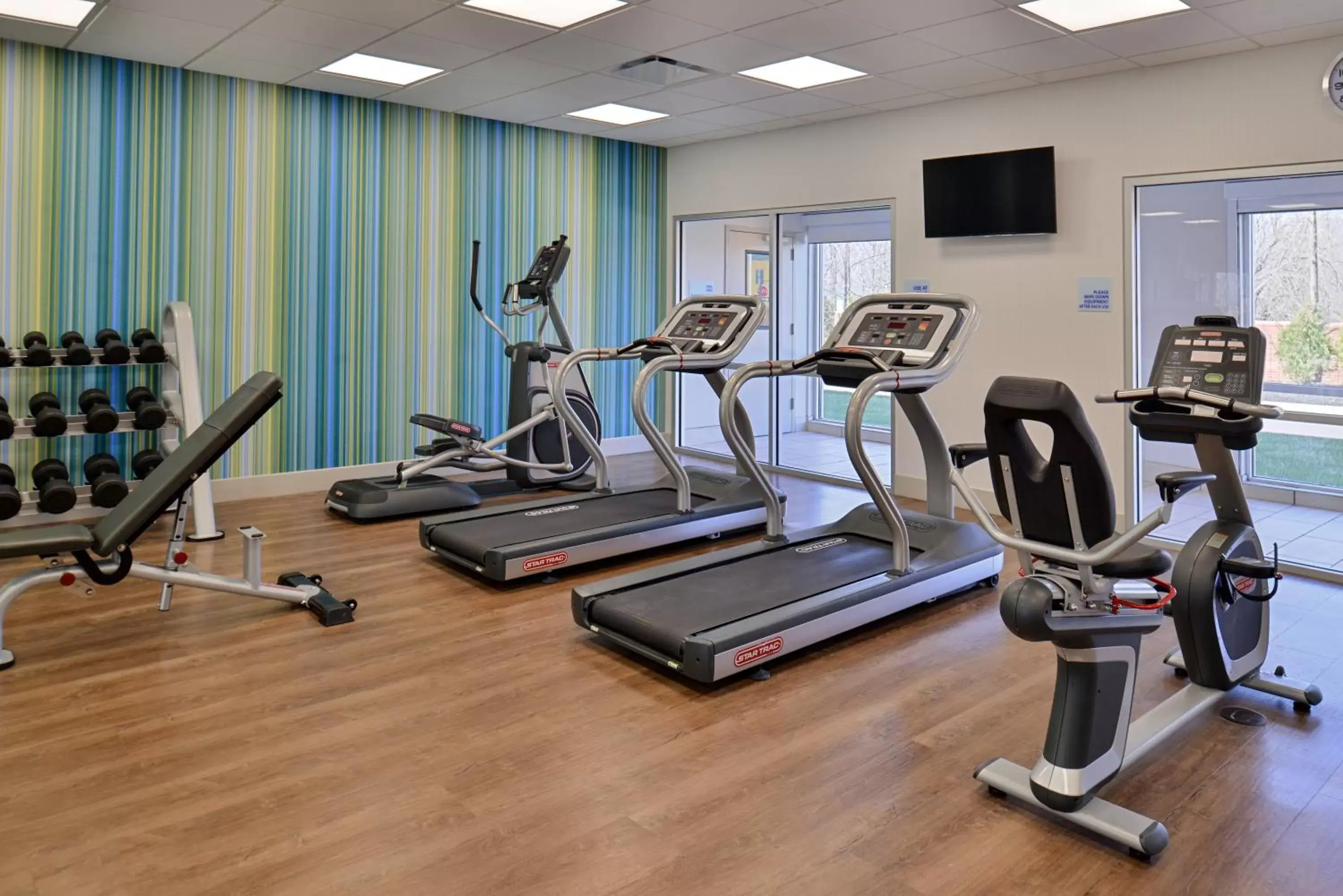 Fitness centre/facilities, Fitness Center/Facilities in Holiday Inn Express & Suites Farmington Hills - Detroit, an IHG Hotel