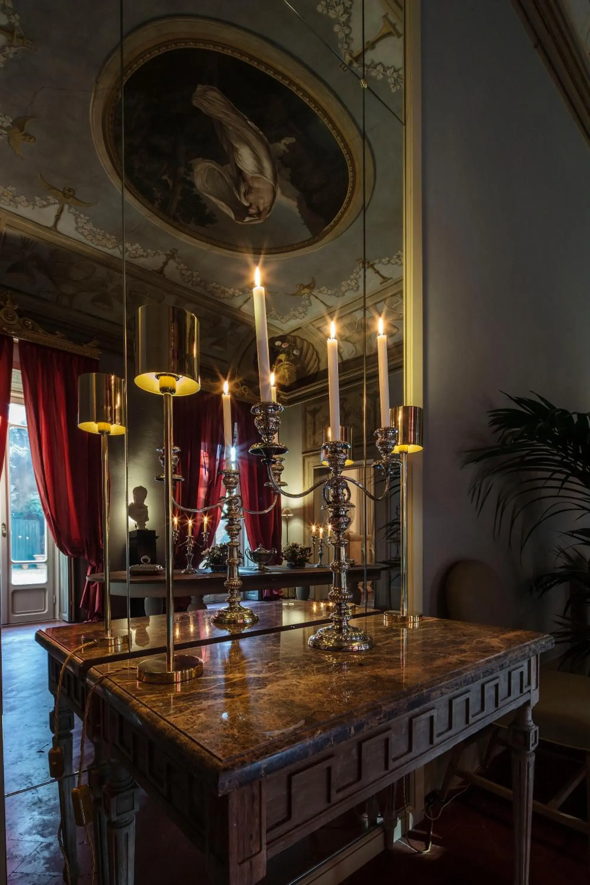 Decorative detail, Lounge/Bar in Al Palazzo del Marchese di Camugliano Residenza d'Epoca