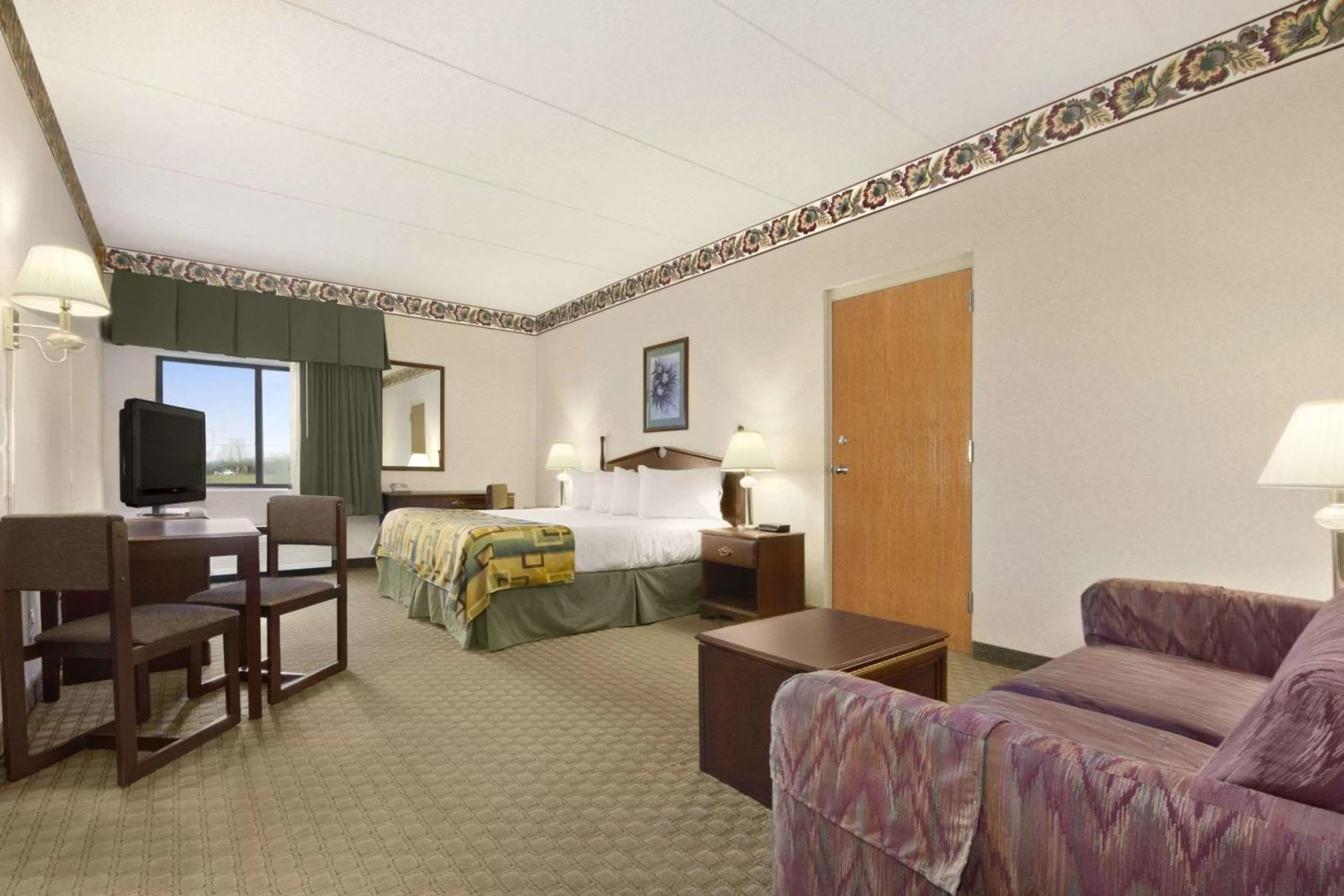 Business King Room with Sofa Bed - Non-Smoking in Baymont by Wyndham Corbin
