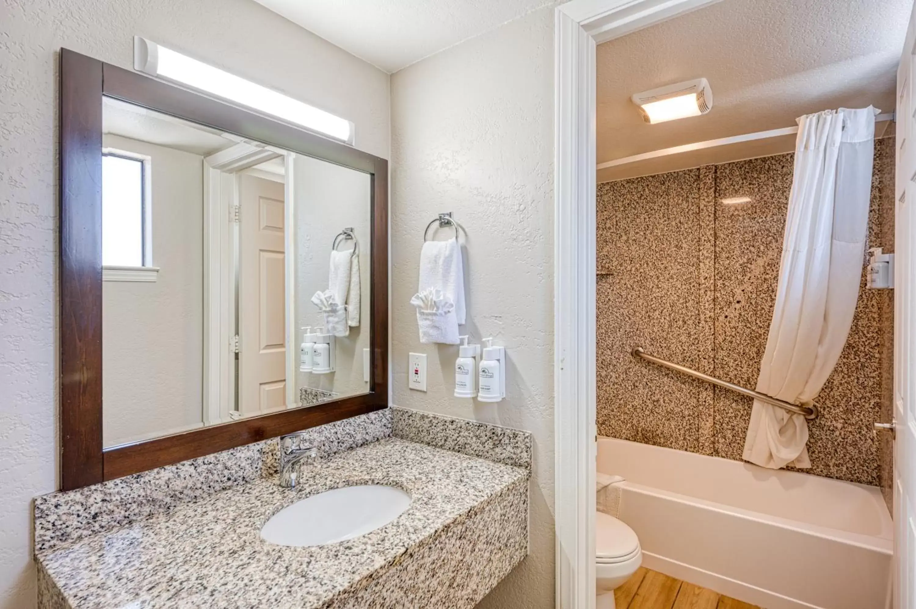 Bathroom in Harbor House Inn