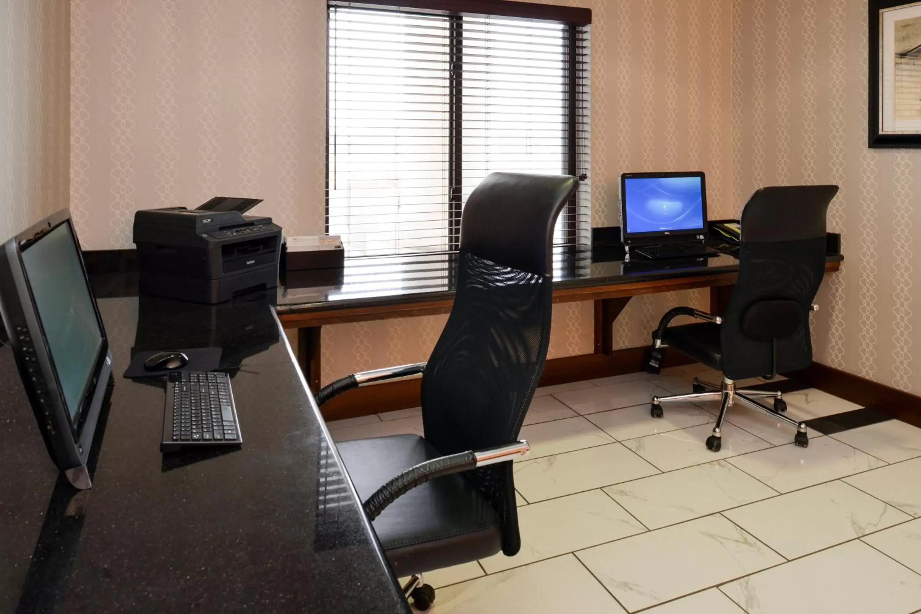 Other, Business Area/Conference Room in Holiday Inn Express & Suites Greenfield, an IHG Hotel