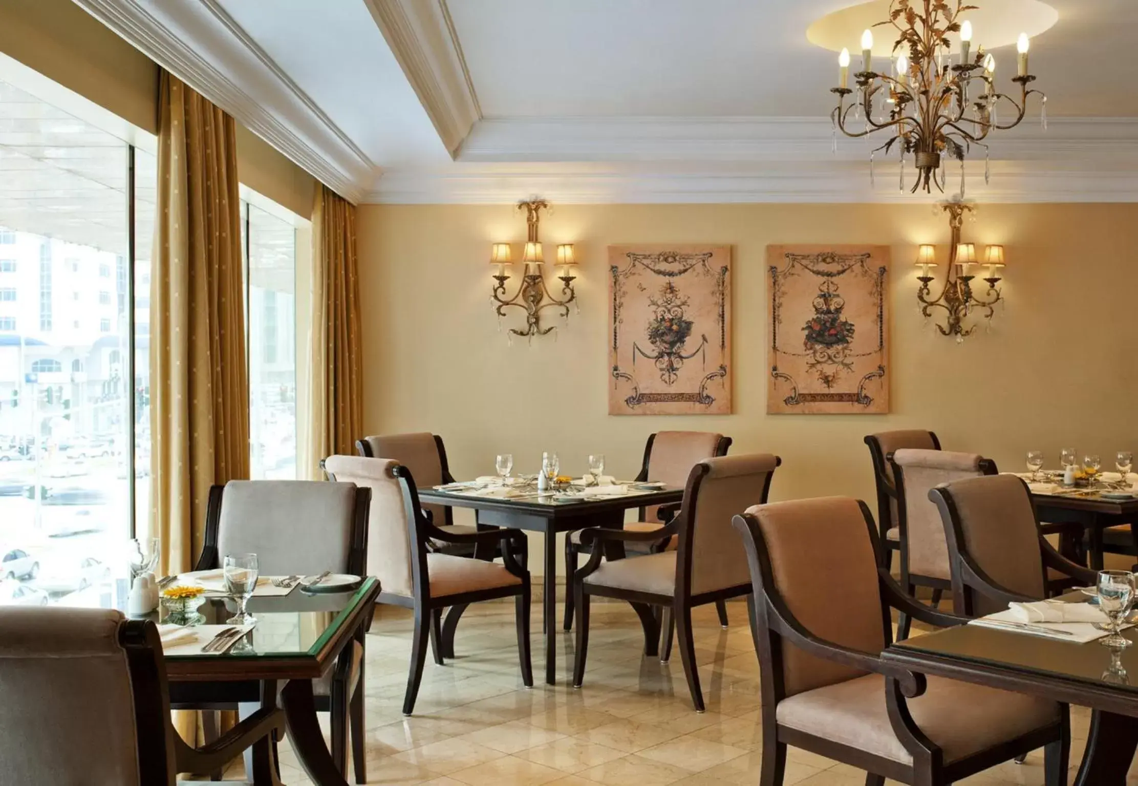Restaurant/places to eat in Sheraton Khalidiya Hotel Restaurant/places to eat in Sheraton Khalidiya Hotel