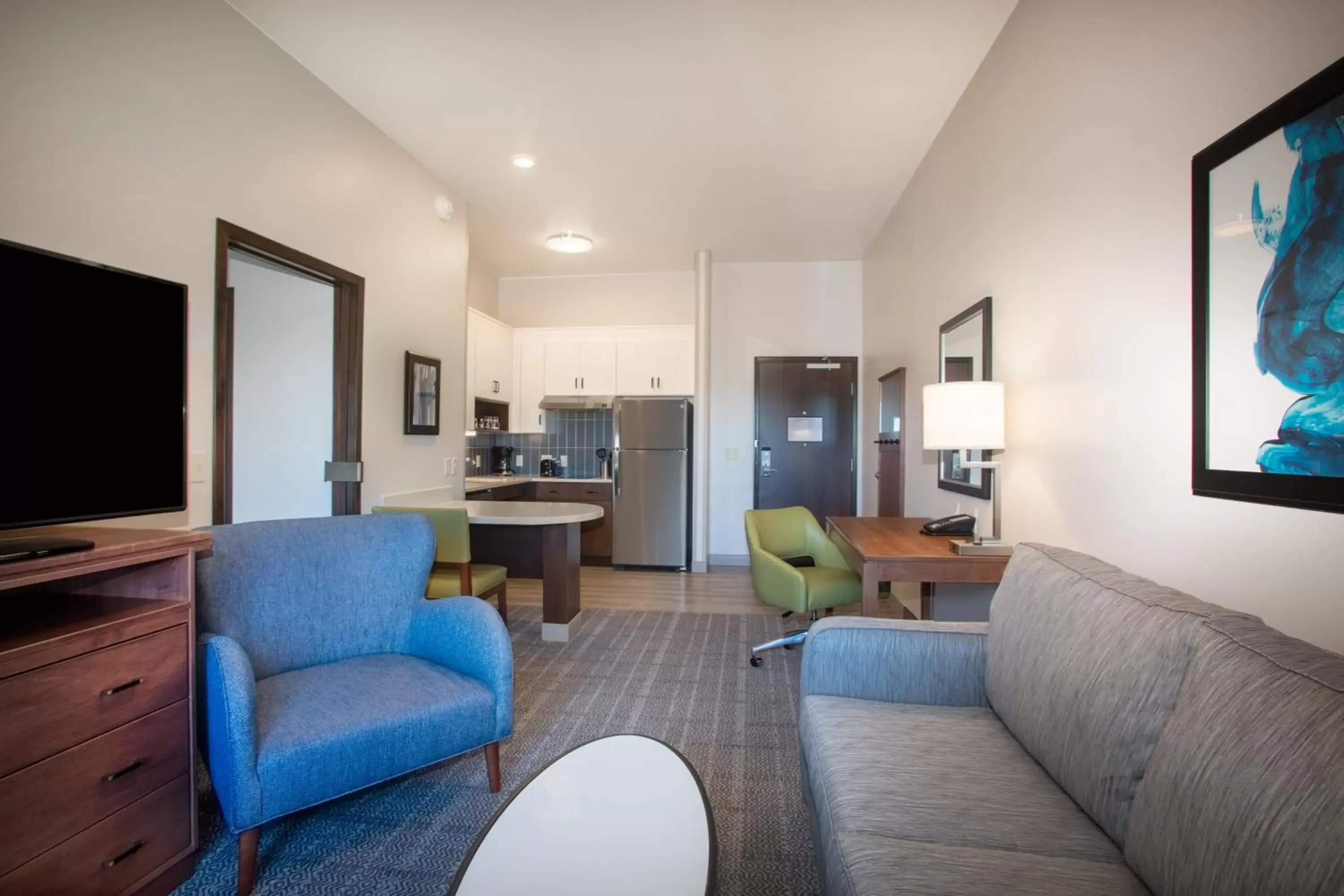 Photo of the whole room, Seating Area in Staybridge Suites - Sioux Falls Southwest, an IHG Hotel