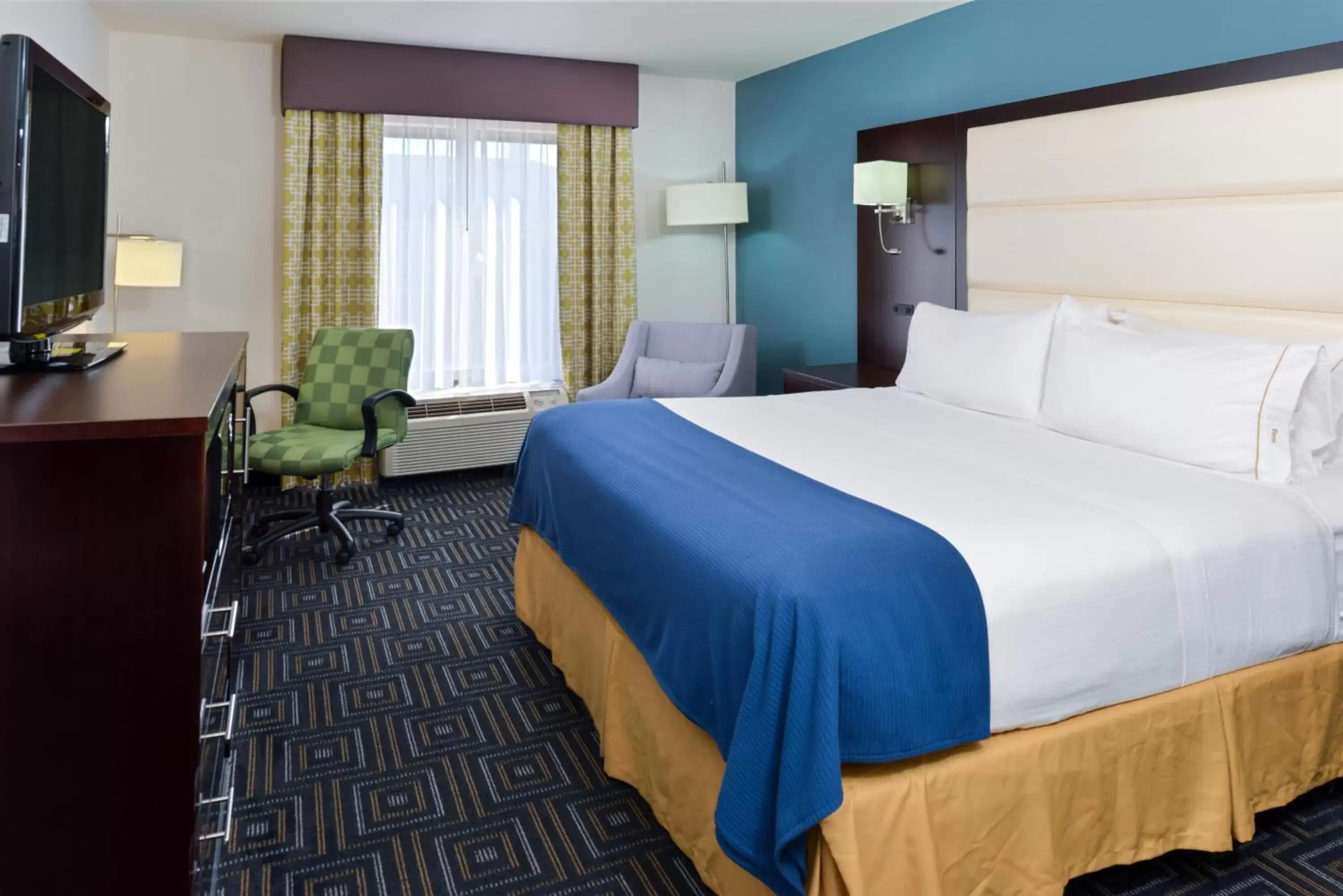 Day, Bed in Holiday Inn Express Hotel & Suites Bessemer, an IHG Hotel
