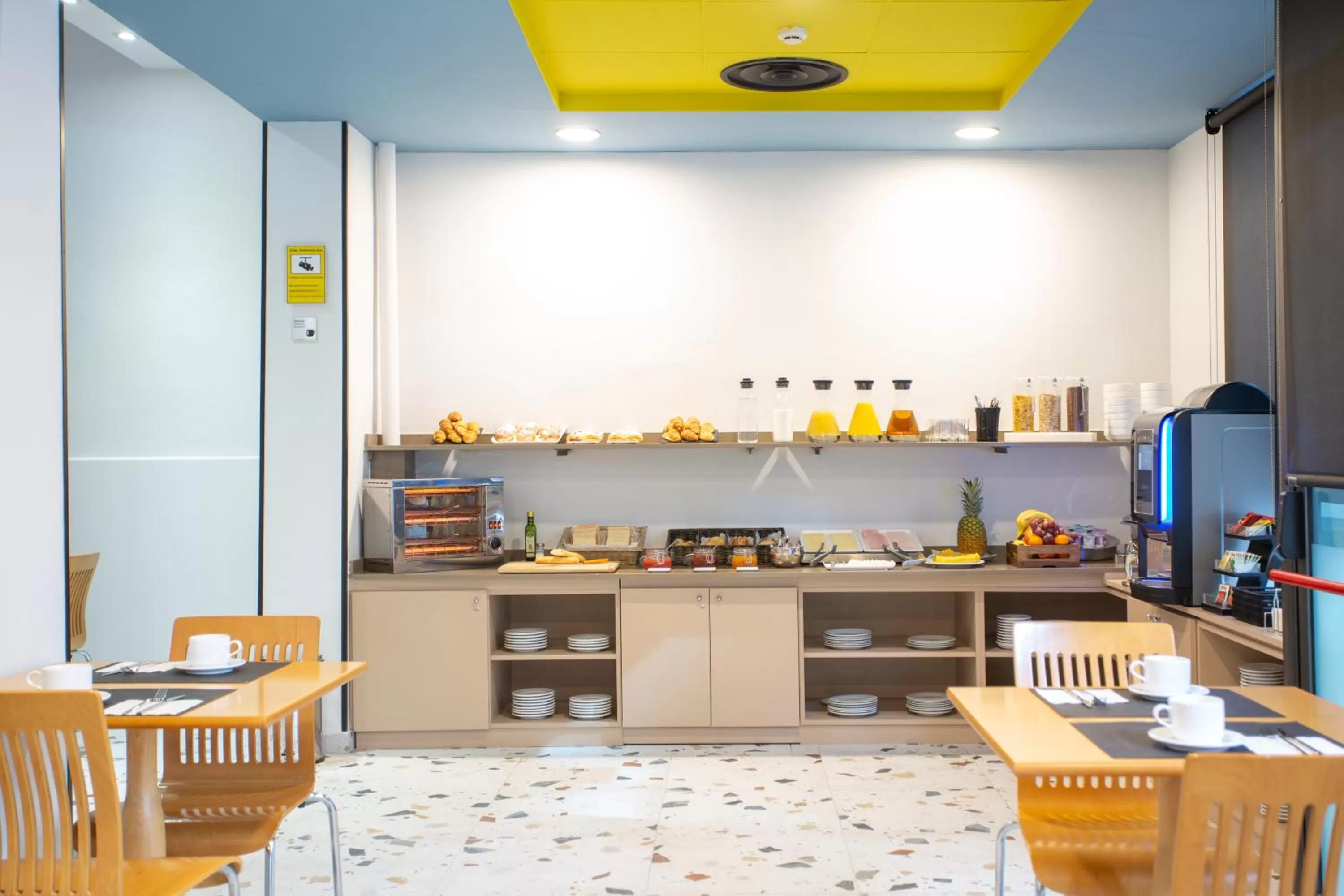 Buffet breakfast in Casual Colours Barcelona