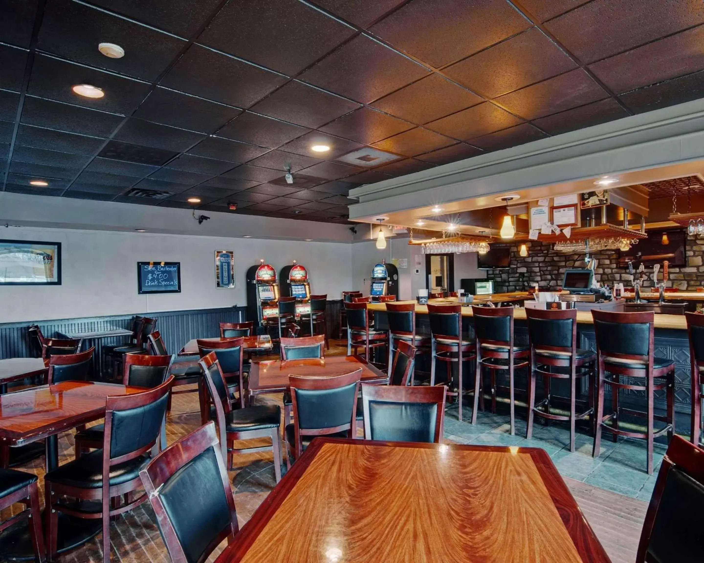 Lounge or bar, Restaurant/Places to Eat in Quality Inn Beckley