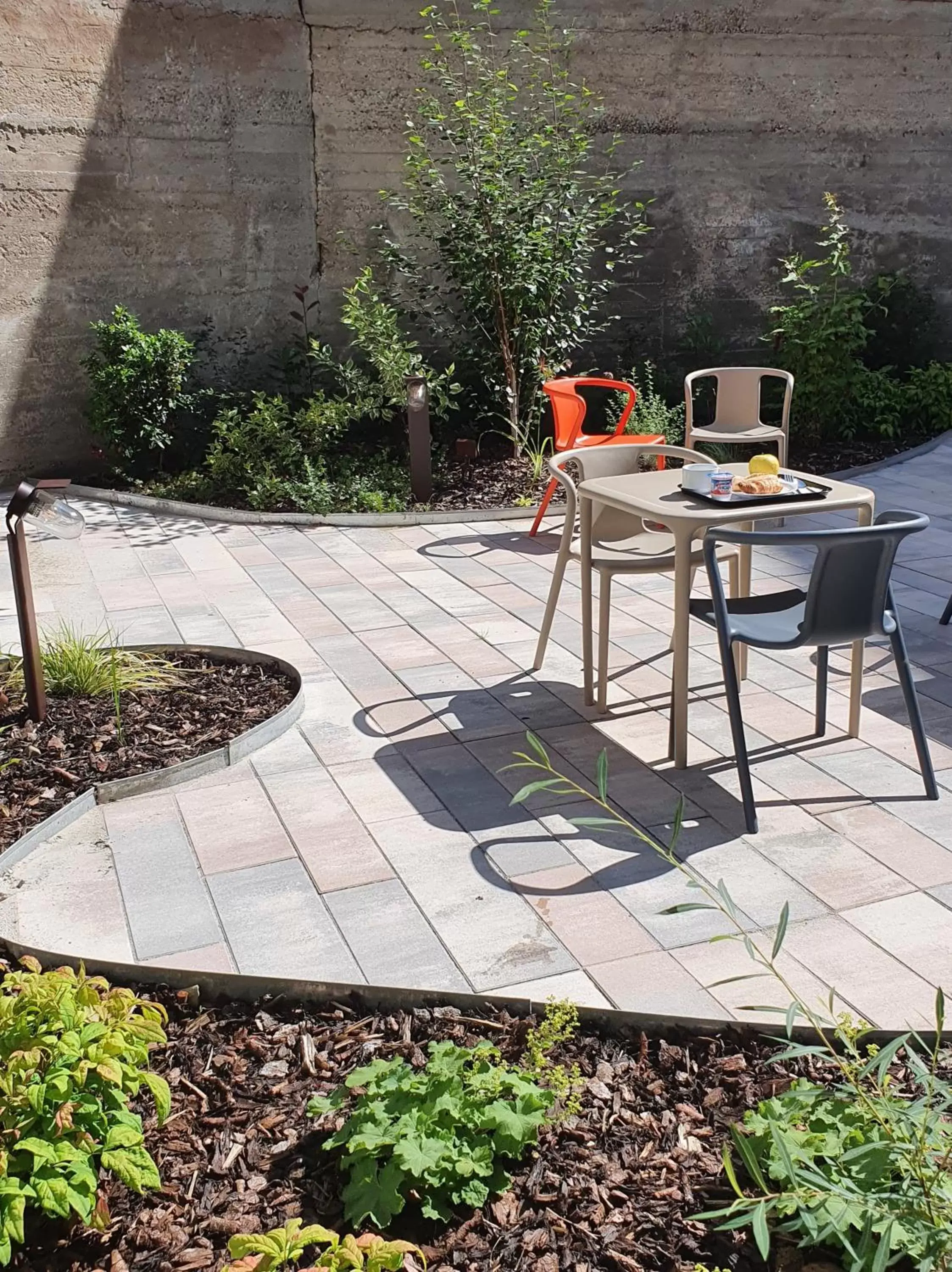 Patio in ibis budget Strasbourg Centre Republique