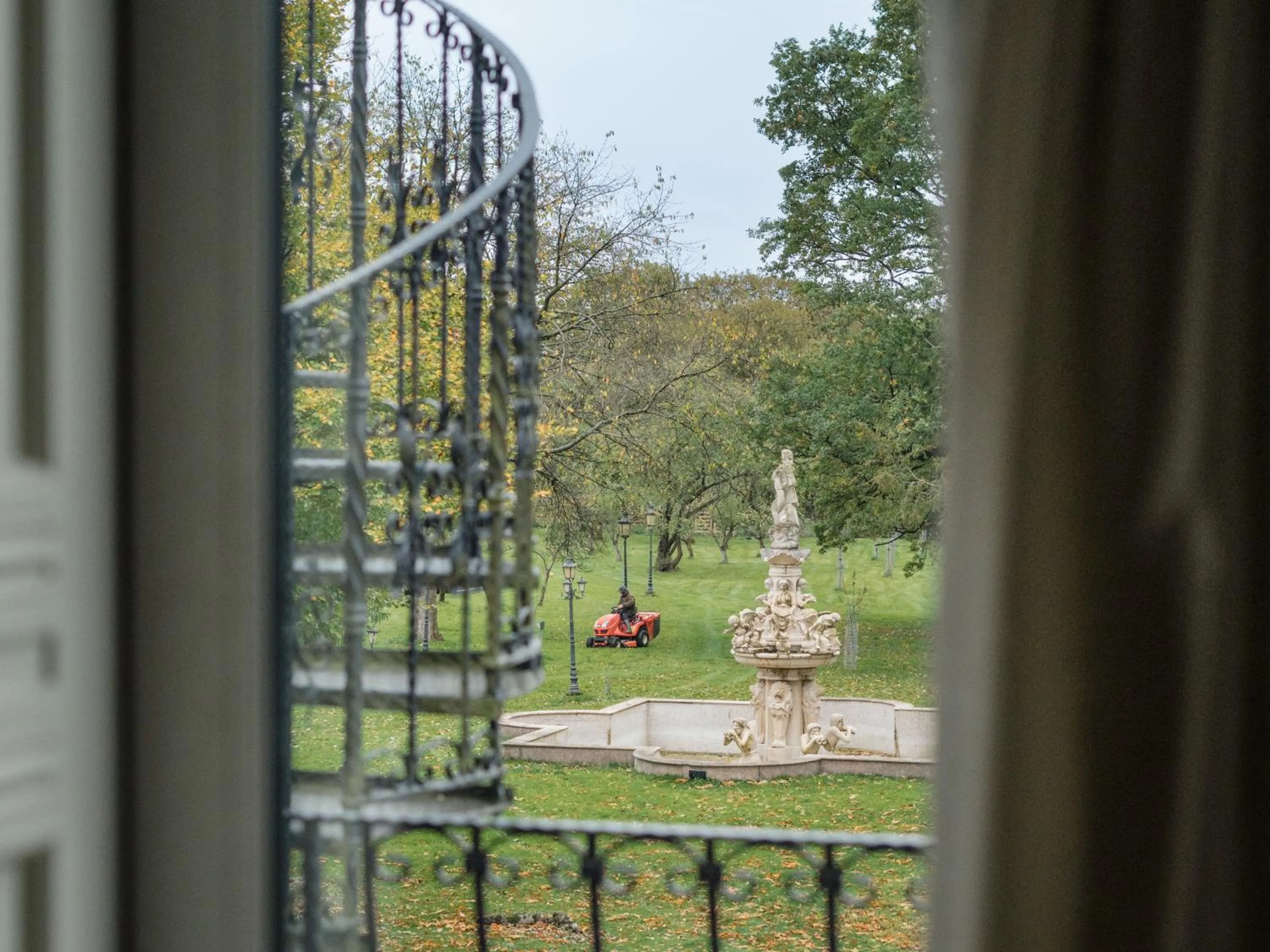 Garden view in Berwick Lodge