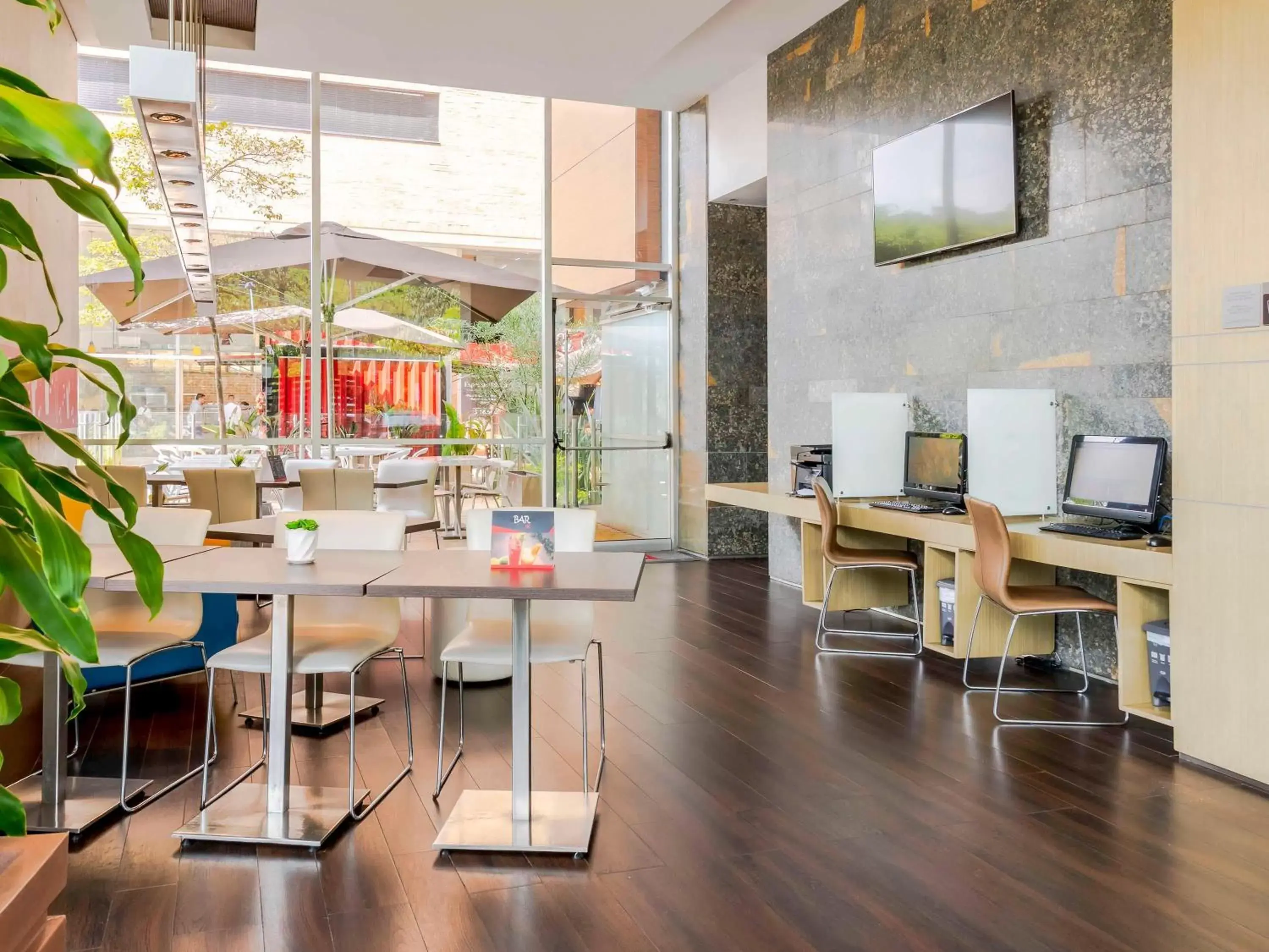 Property building, Restaurant/Places to Eat in ibis Medellin