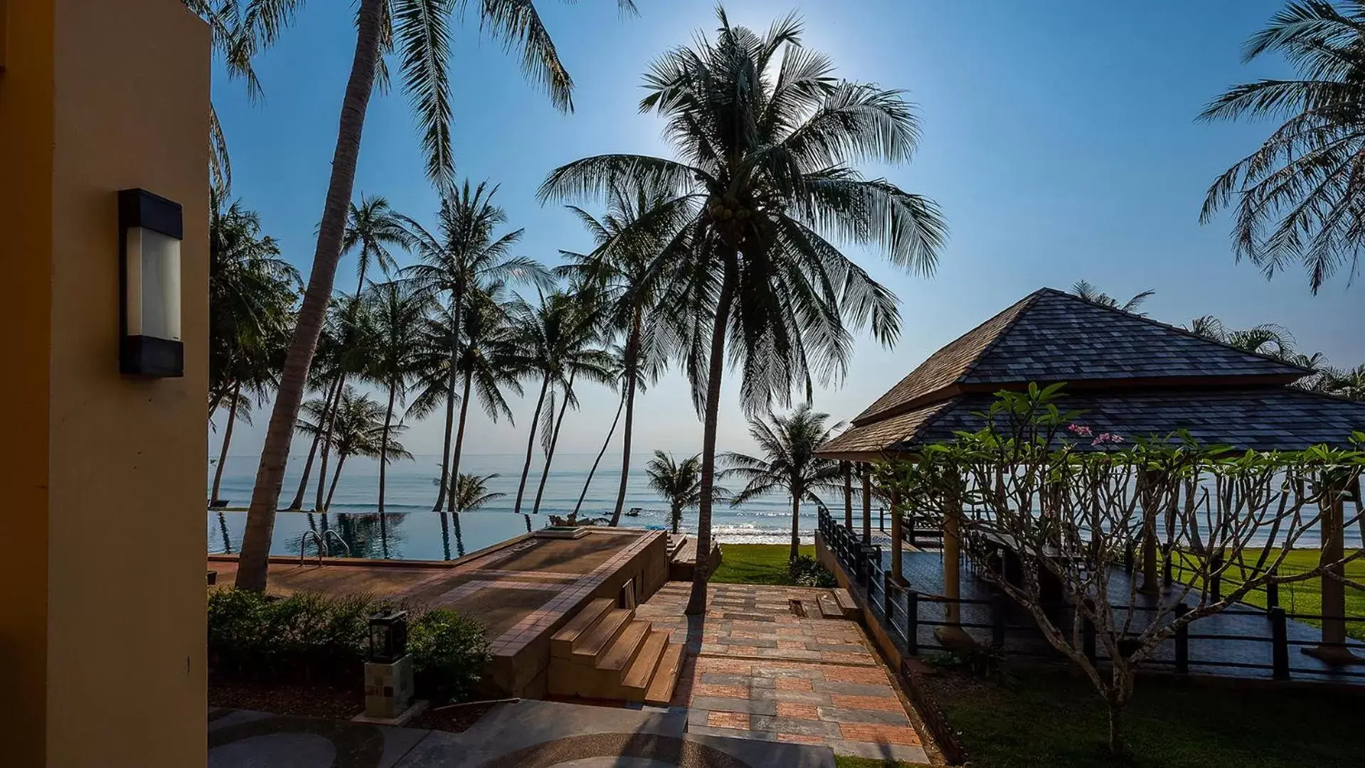 Swimming pool in Ban Saithong Beach Resort