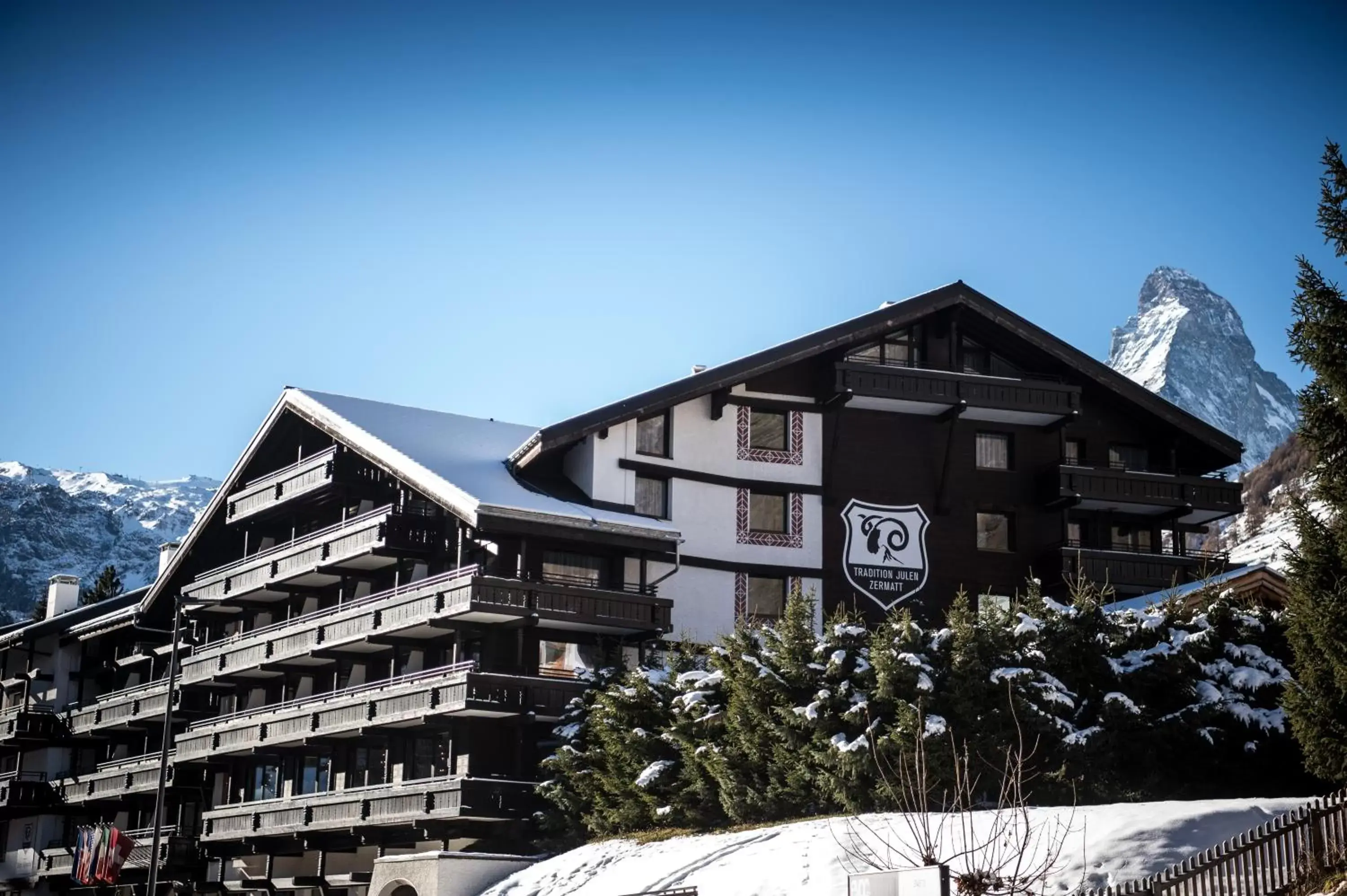 Facade/entrance, Winter in Wellness Hotel Alpenhof