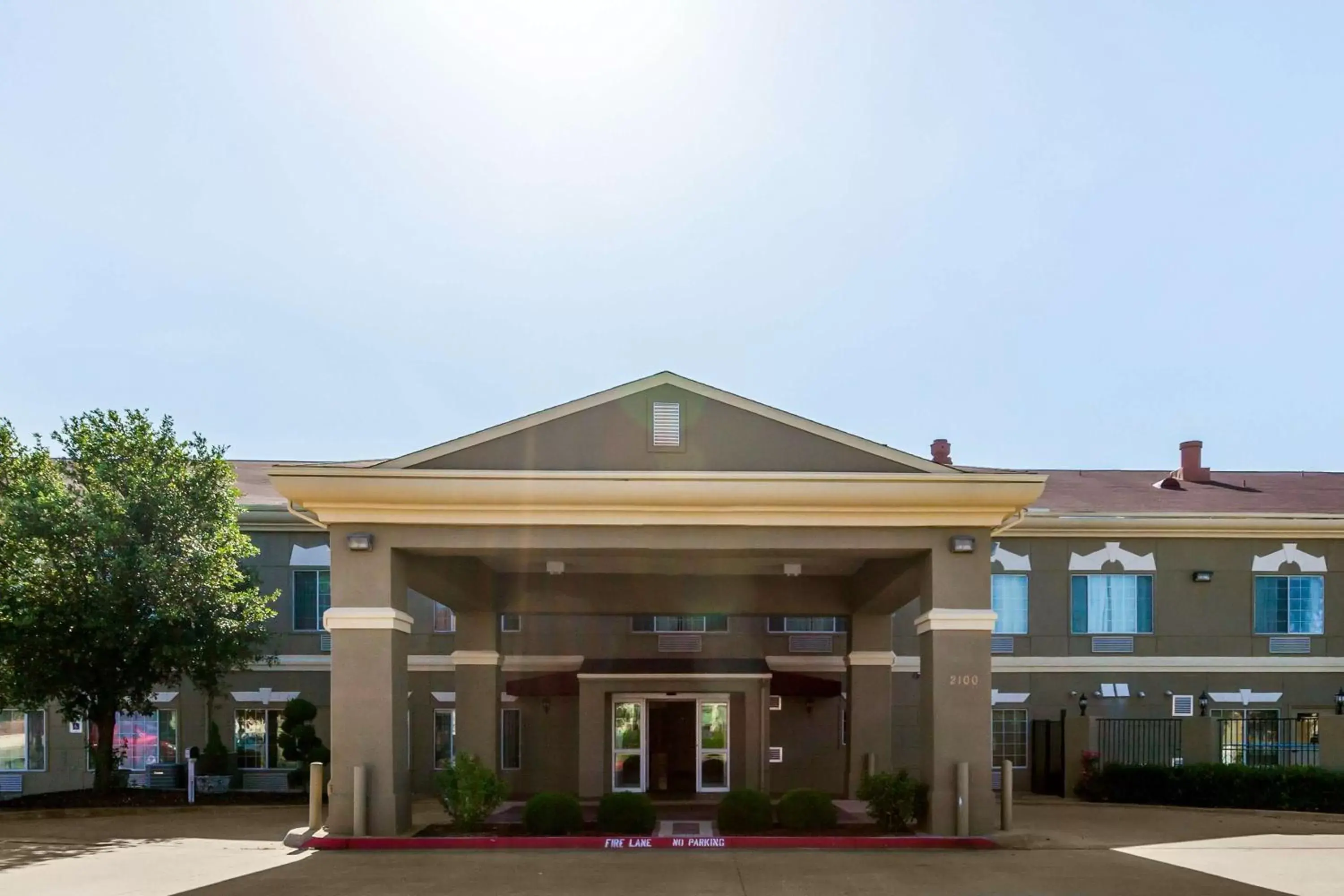 Property building in SureStay Plus Hotel by Best Western Mesquite