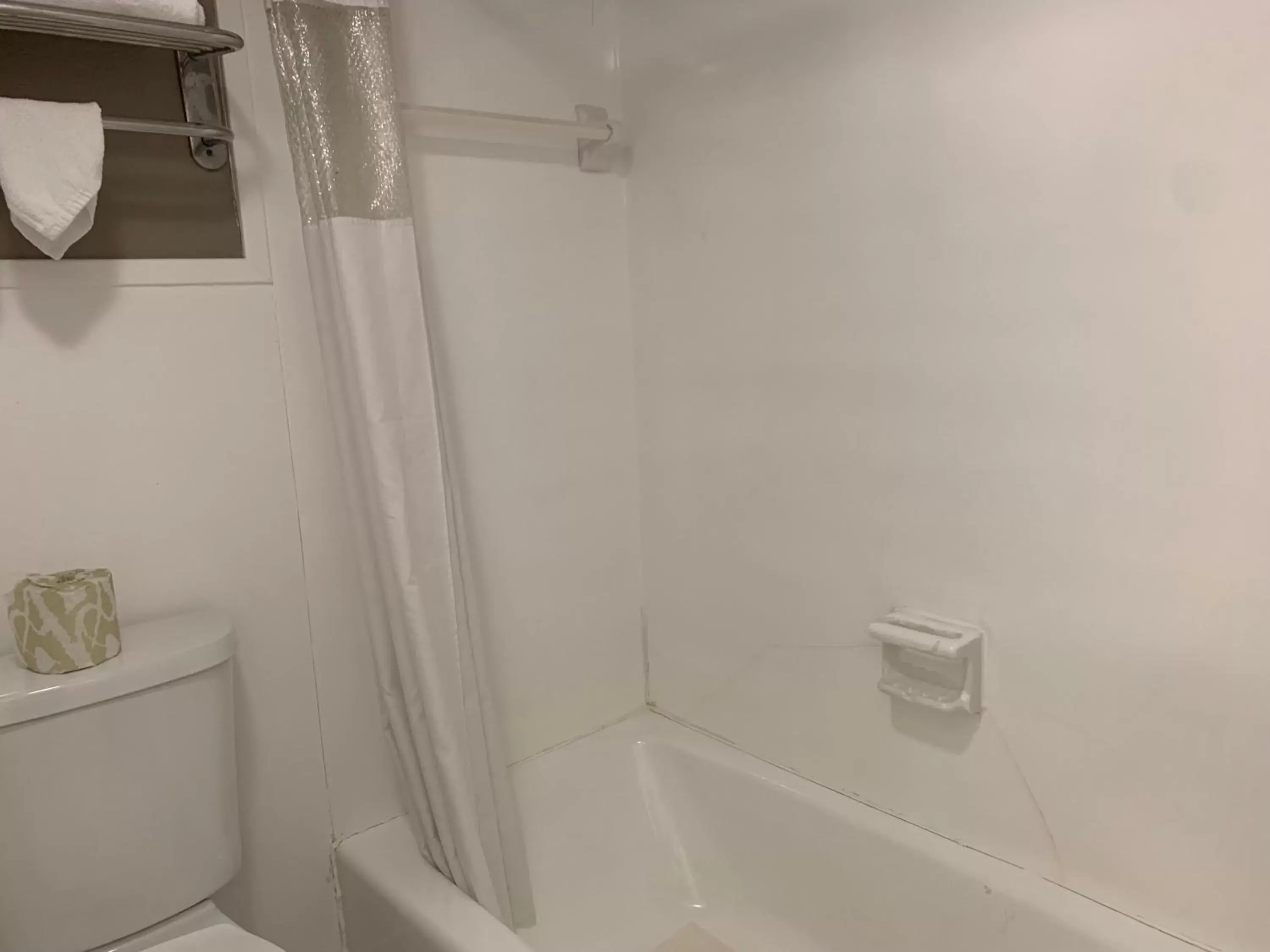 Bathroom in Sidney James Mountain Lodge