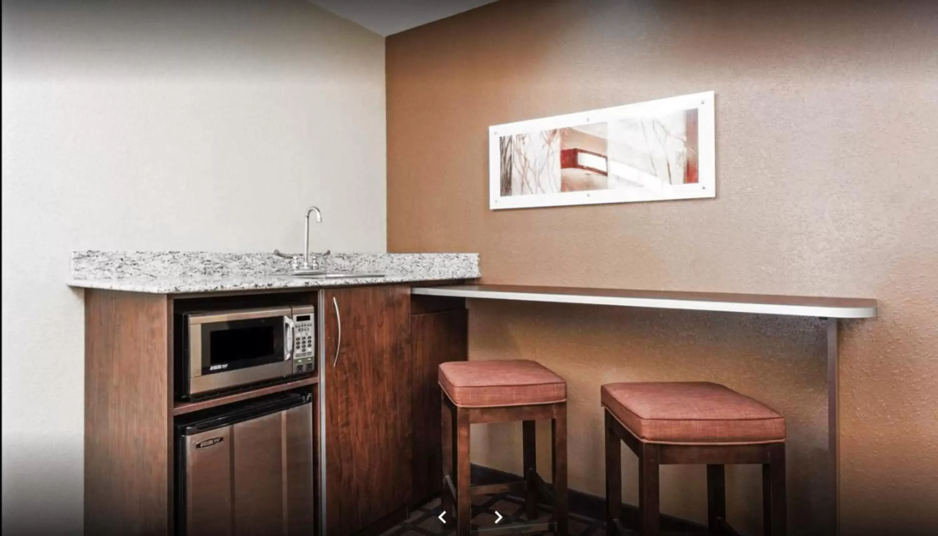 Kitchen/Kitchenette in Microtel Inn & Suites by Wyndham Macon