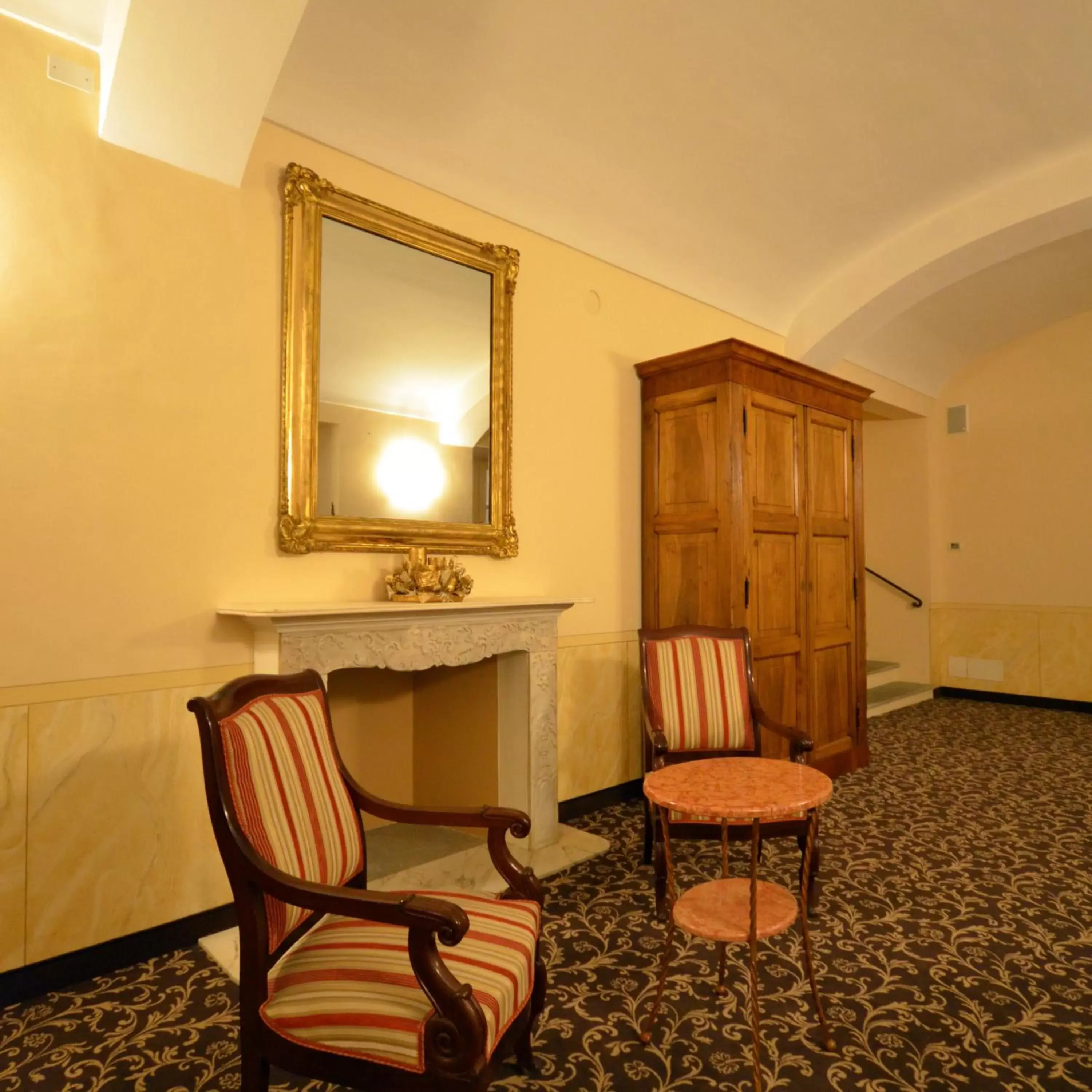 Other, Seating Area in Hotel Roma e Rocca Cavour