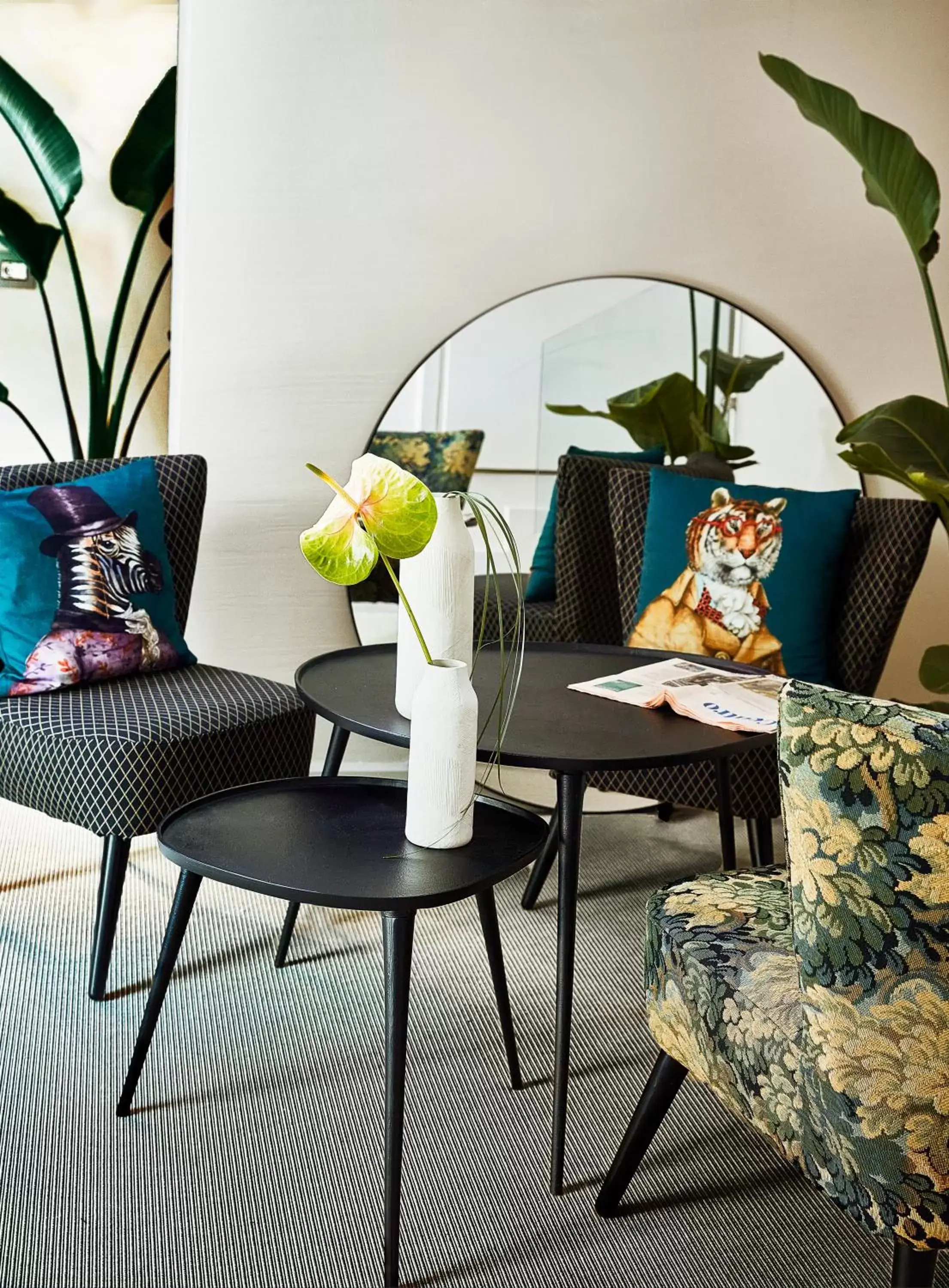 Communal lounge/ TV room in HOTEL VITE - By Naman Hotellerie