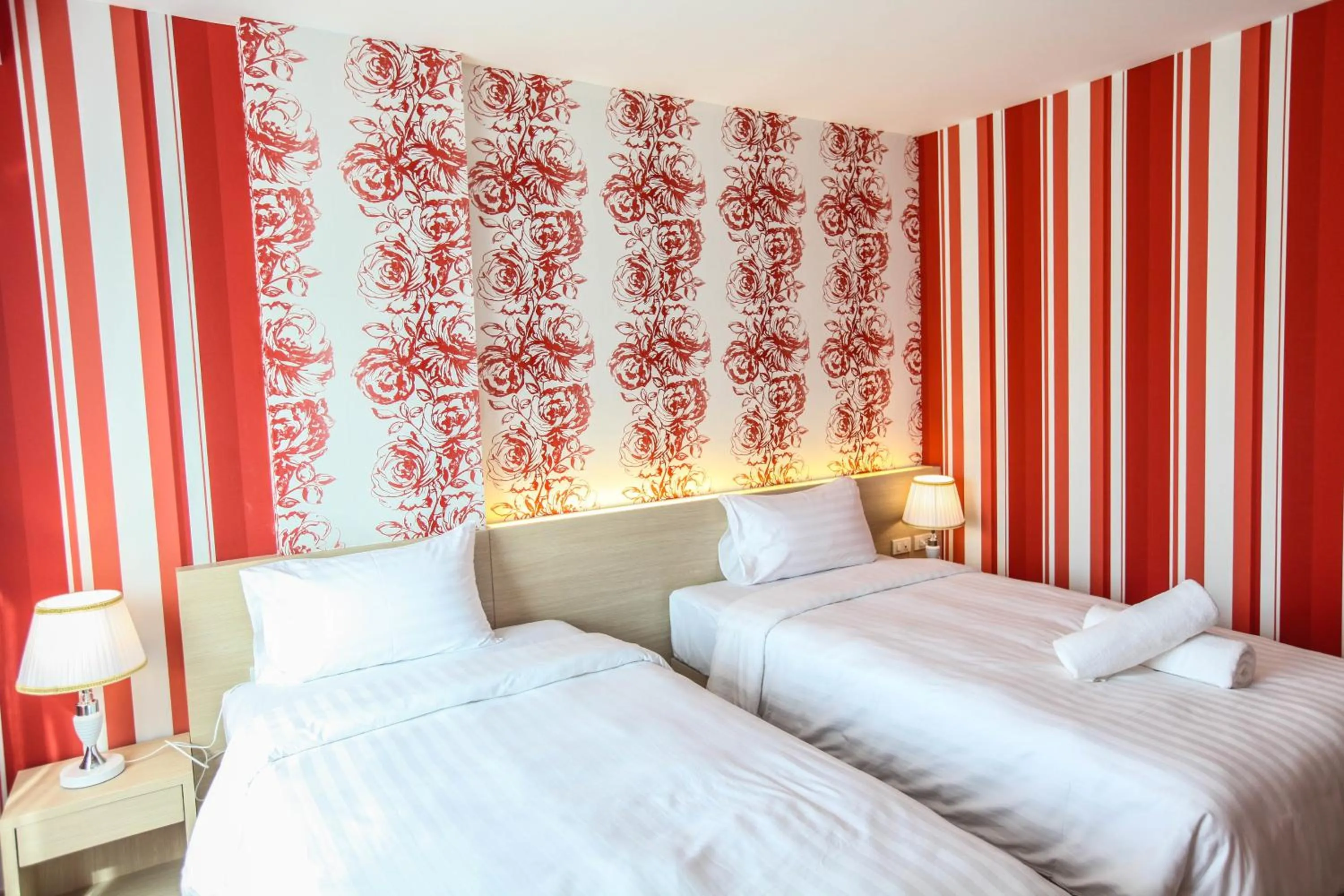 cot, Bed in Ocean and Ole Patong