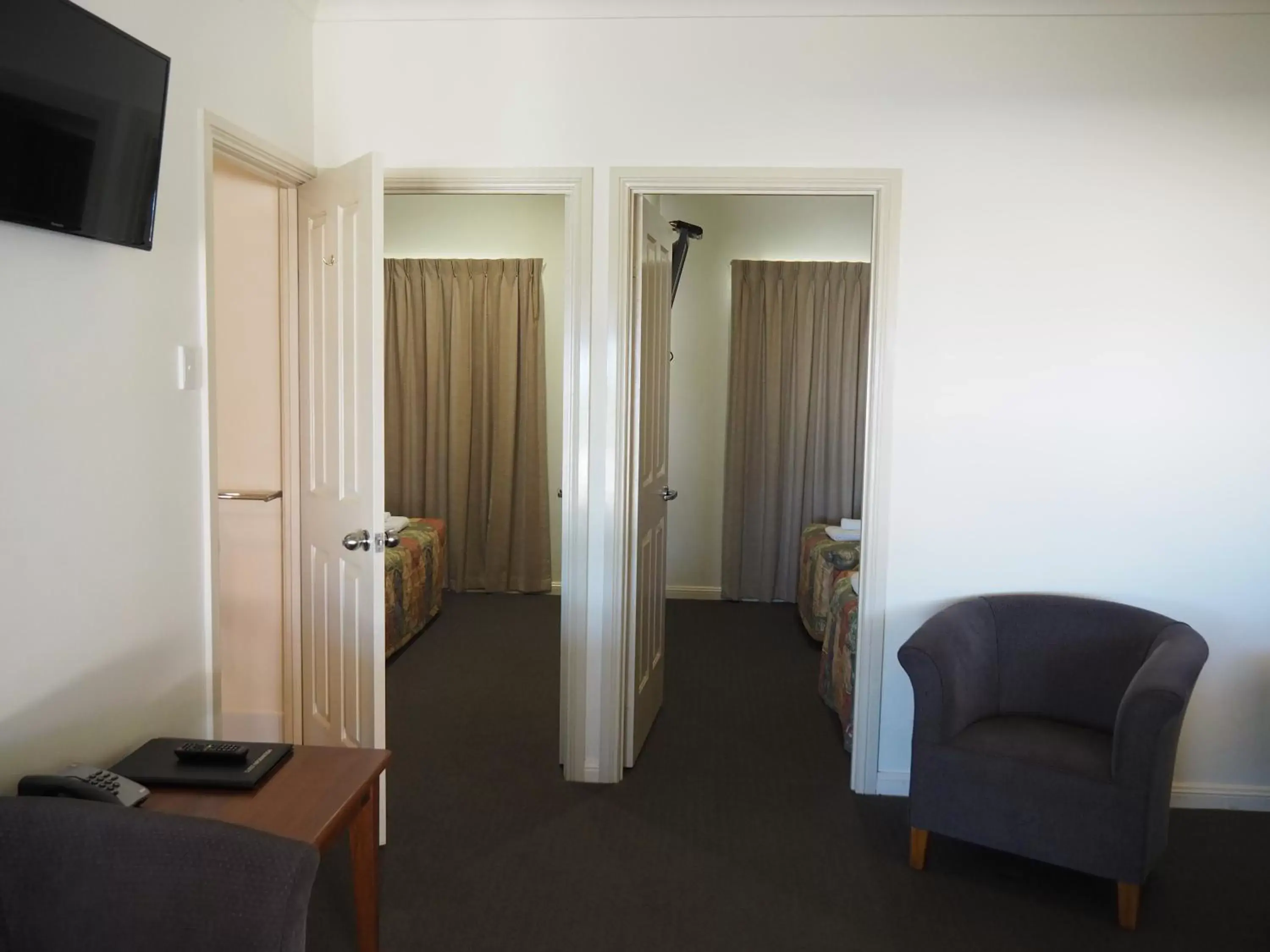 Living room, Seating Area in Pittsworth Motor Inn