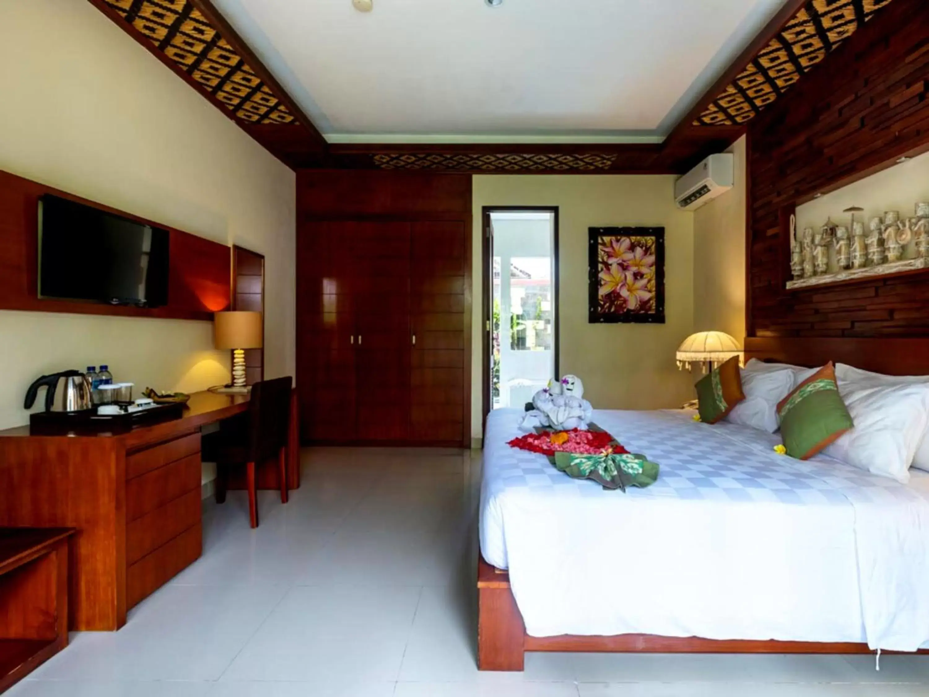 Bed in Awatara Boutique Resort Ubud