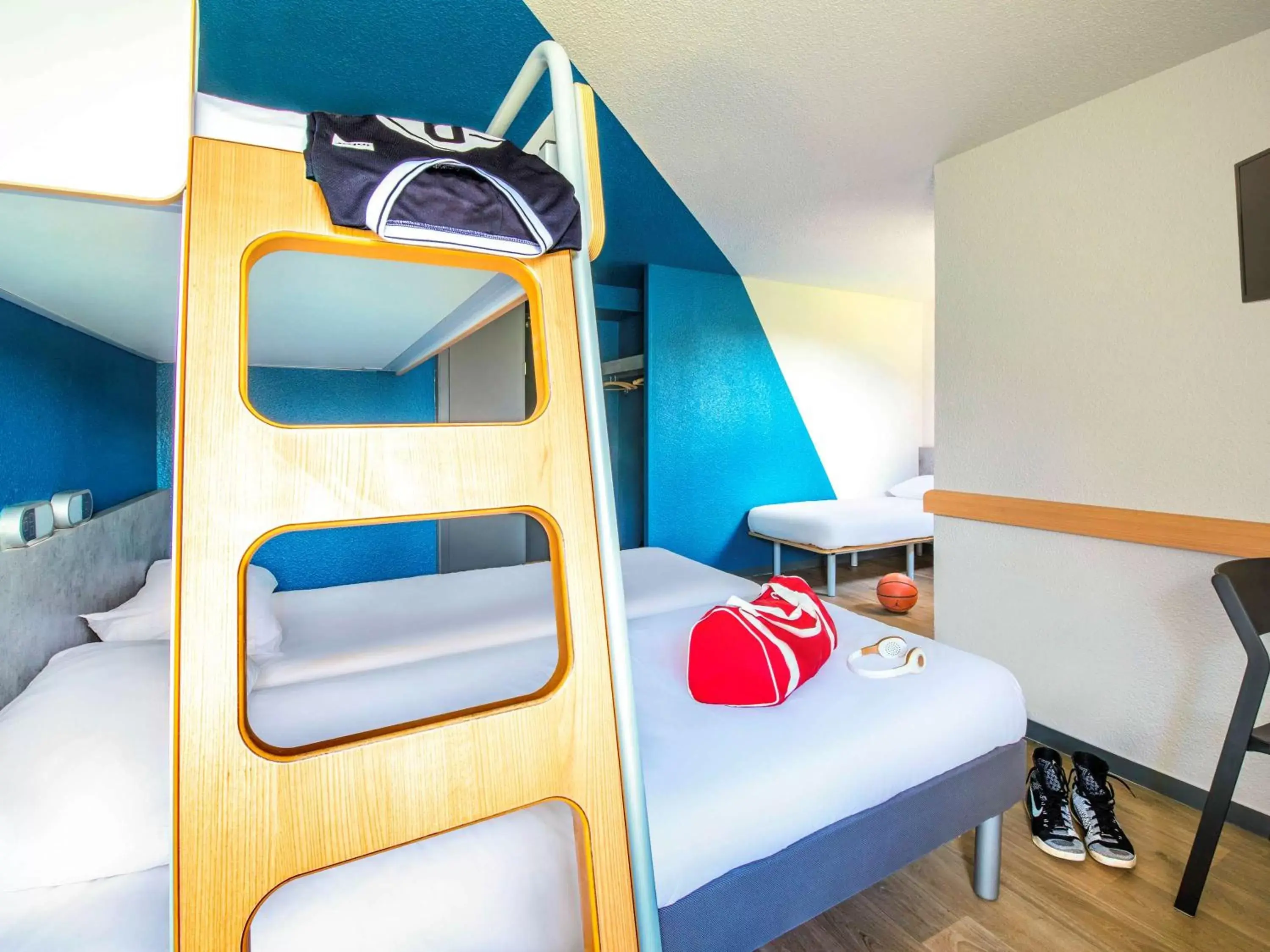 Bedroom, Bunk Bed in ibis budget Grenoble Voreppe