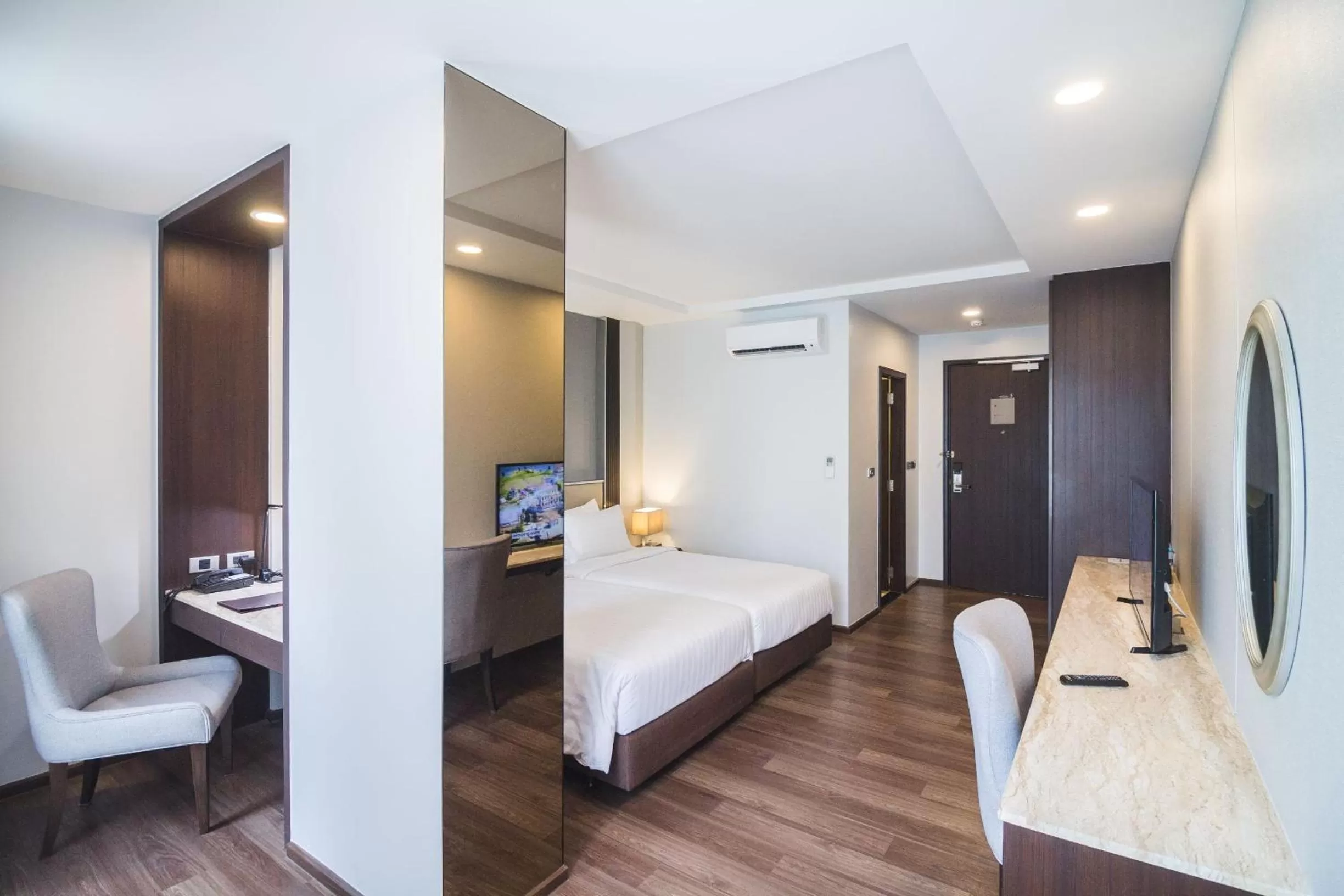 Property building, Bed in SureStay Plus by Best Western Sukhumvit 2