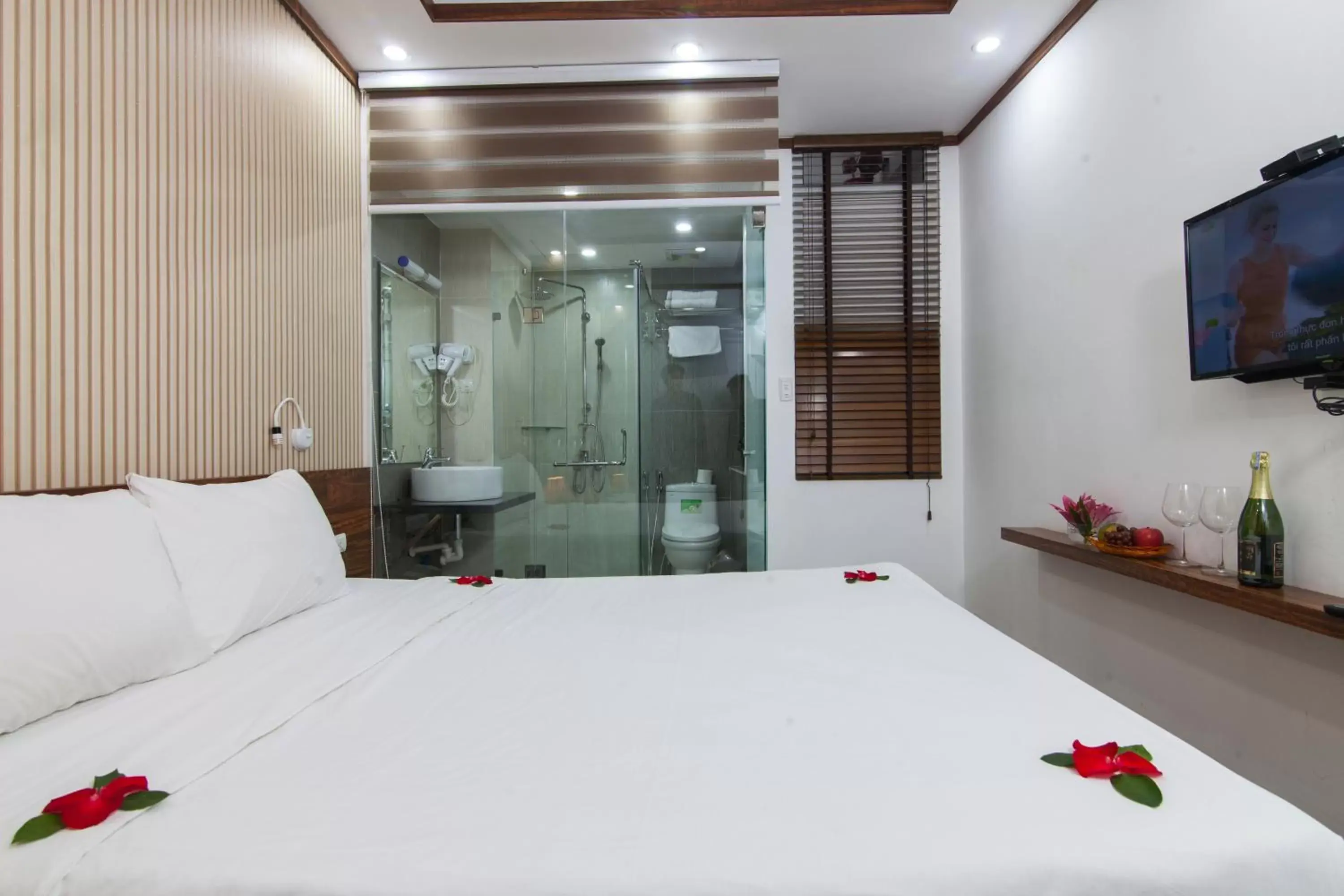 Photo of the whole room, Bed in Hanoi Bel Ami Hotel Photo of the whole room, Bed in Hanoi Bel Ami Hotel