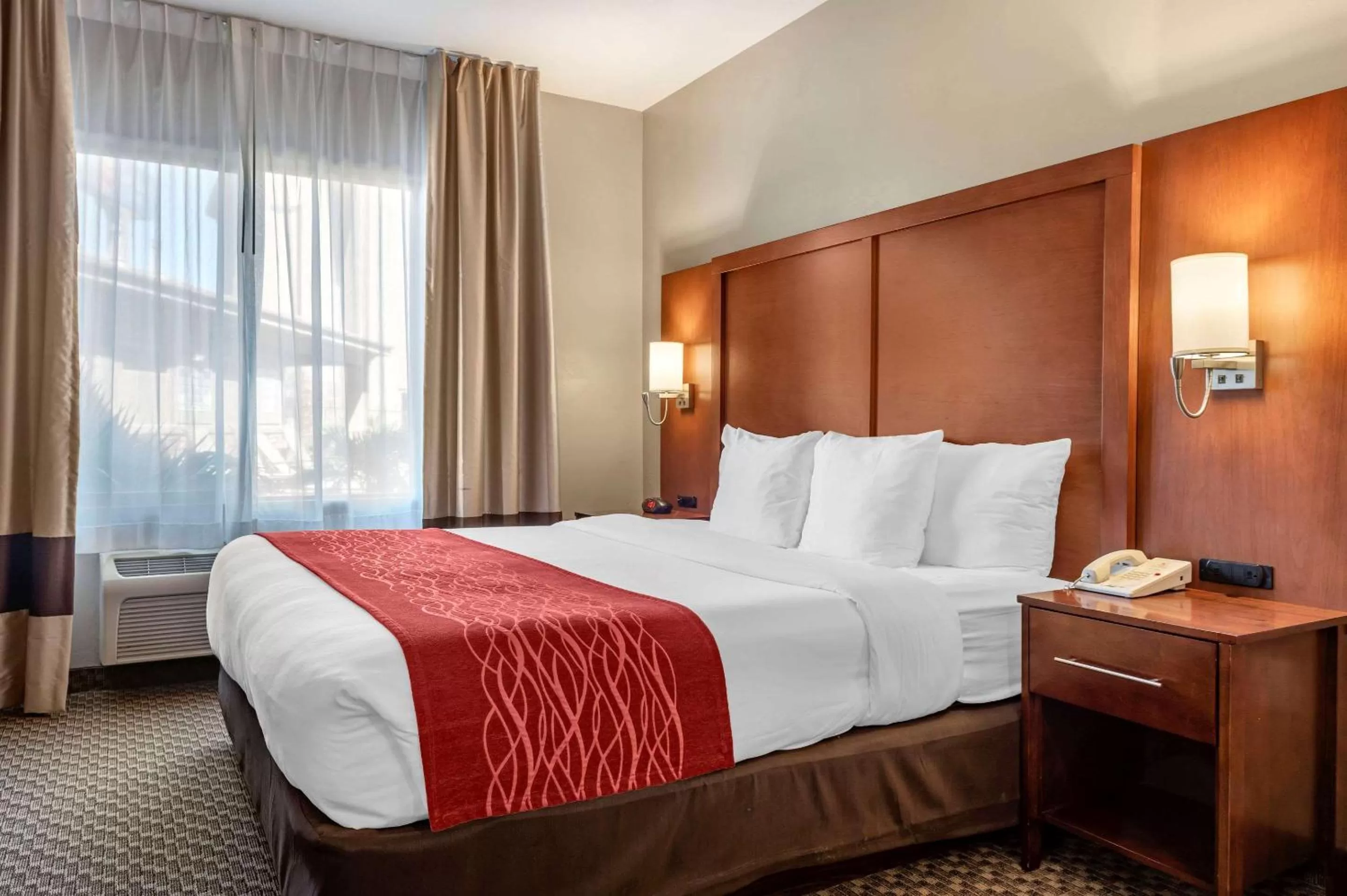 Photo of the whole room, Bed in Comfort Inn at Convention Center Saint George