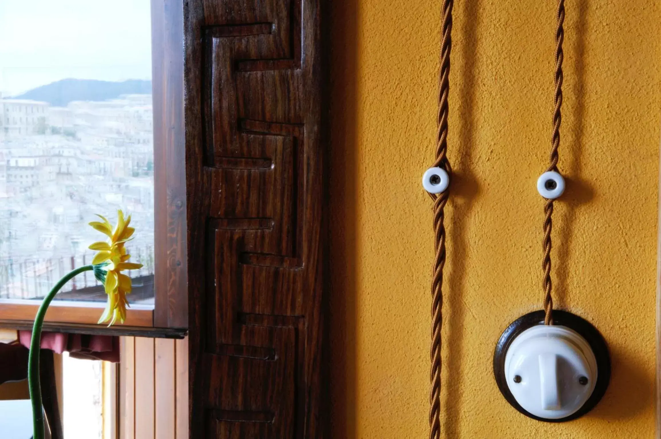 Decorative detail, Facade/Entrance in La Casa sulla Collina d'Oro