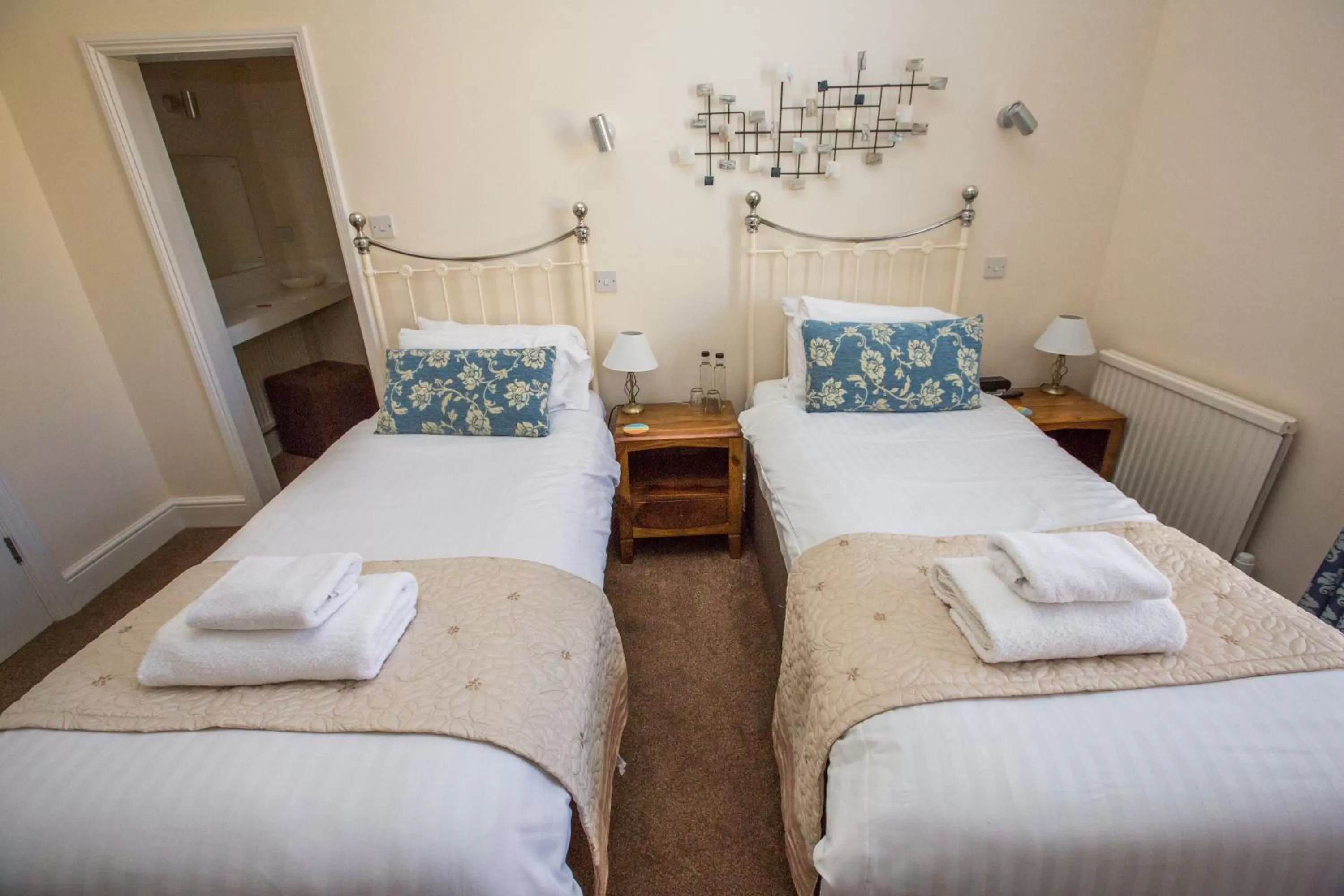 Bed in The Red Lion Hotel