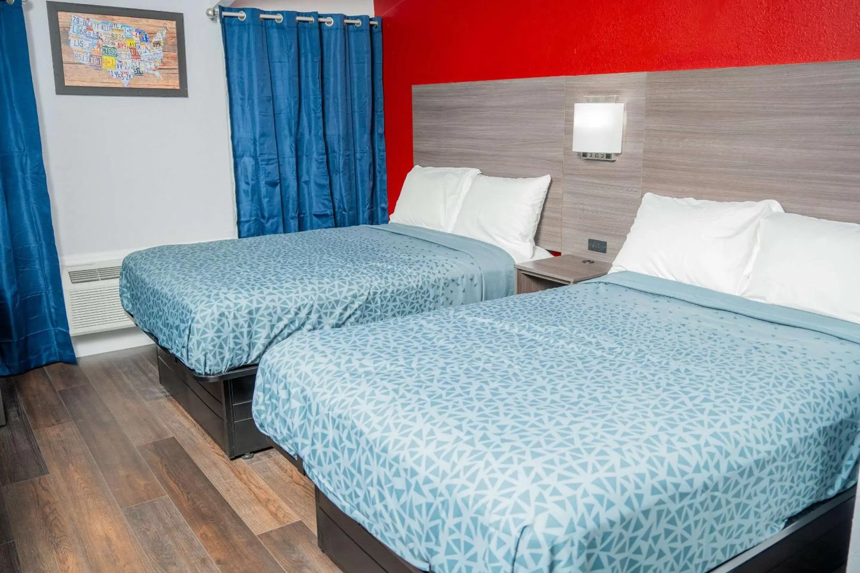 Bedroom, Bed in Econo Lodge Summit - Scranton