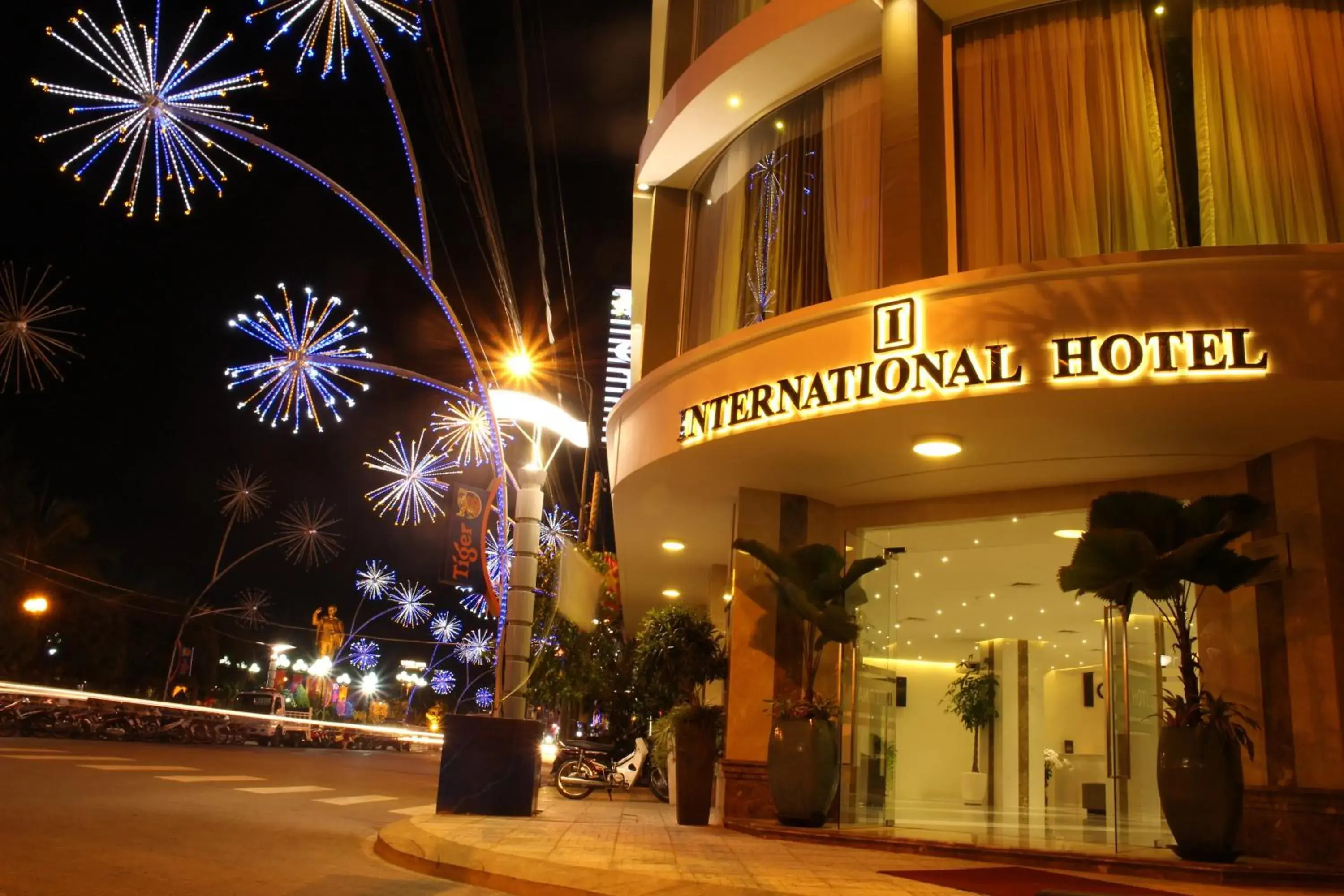 Facade/entrance in International Hotel
