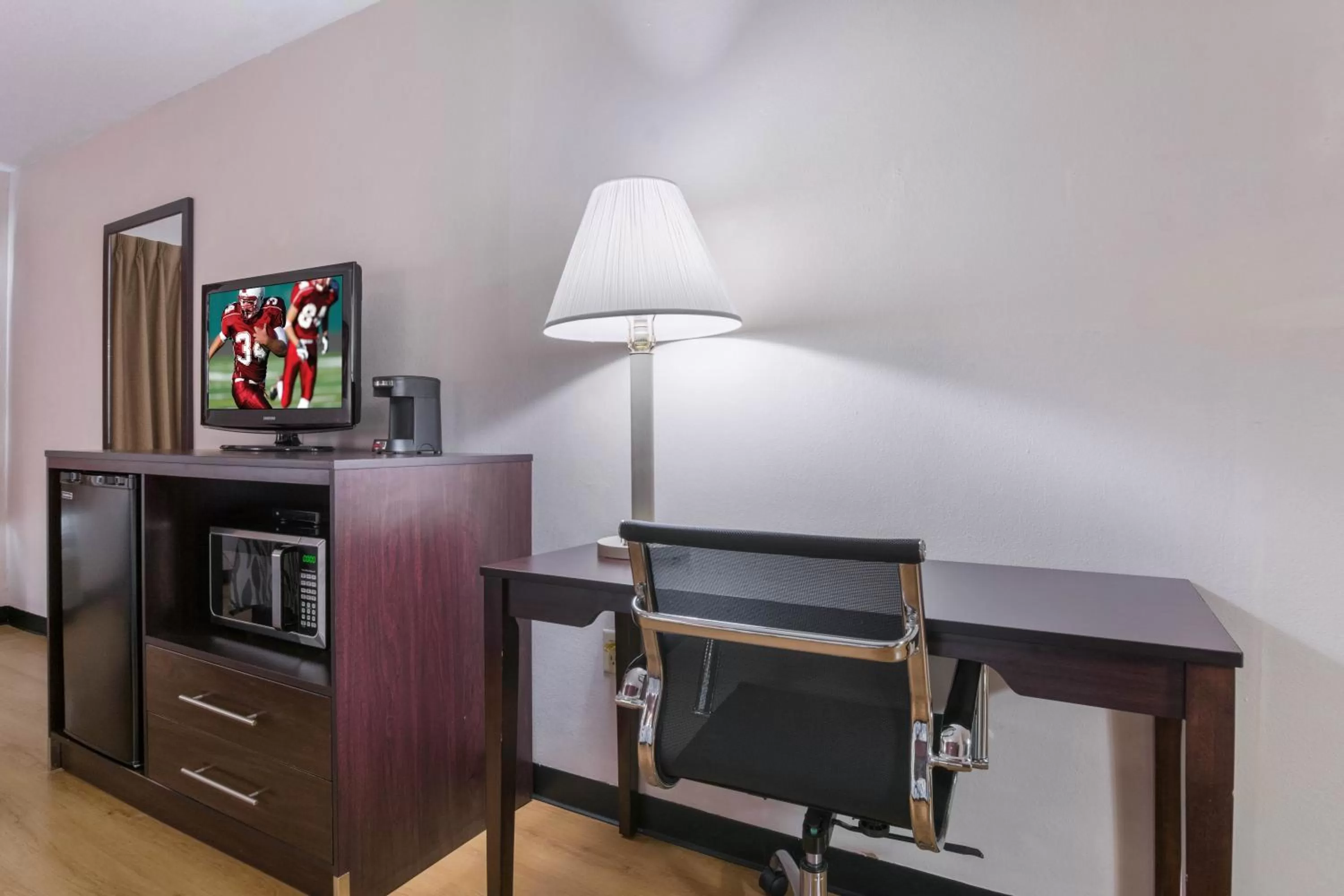 Photo of the whole room in Red Roof Inn Carrollton