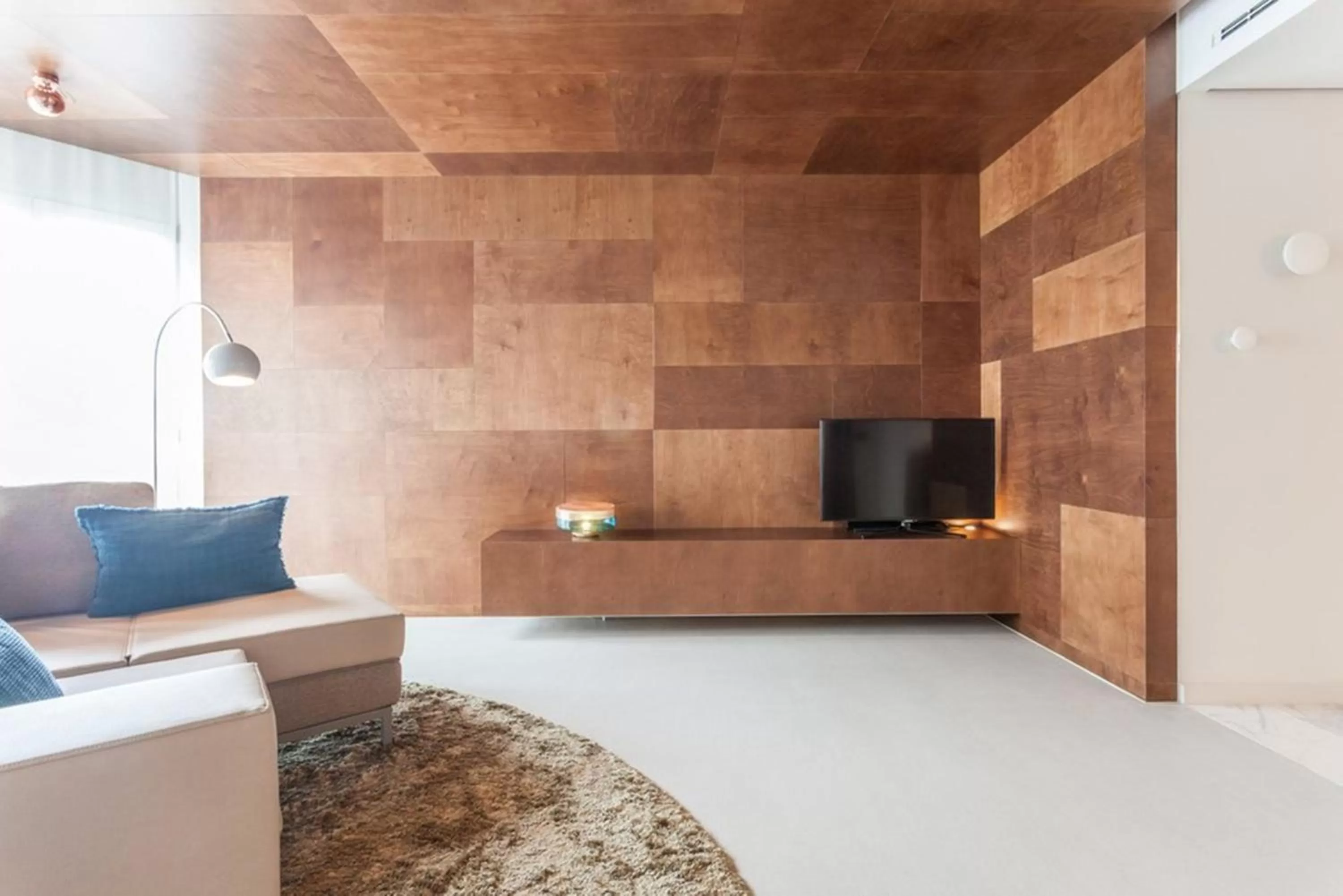 TV and multimedia in EMA House Hotel Suites