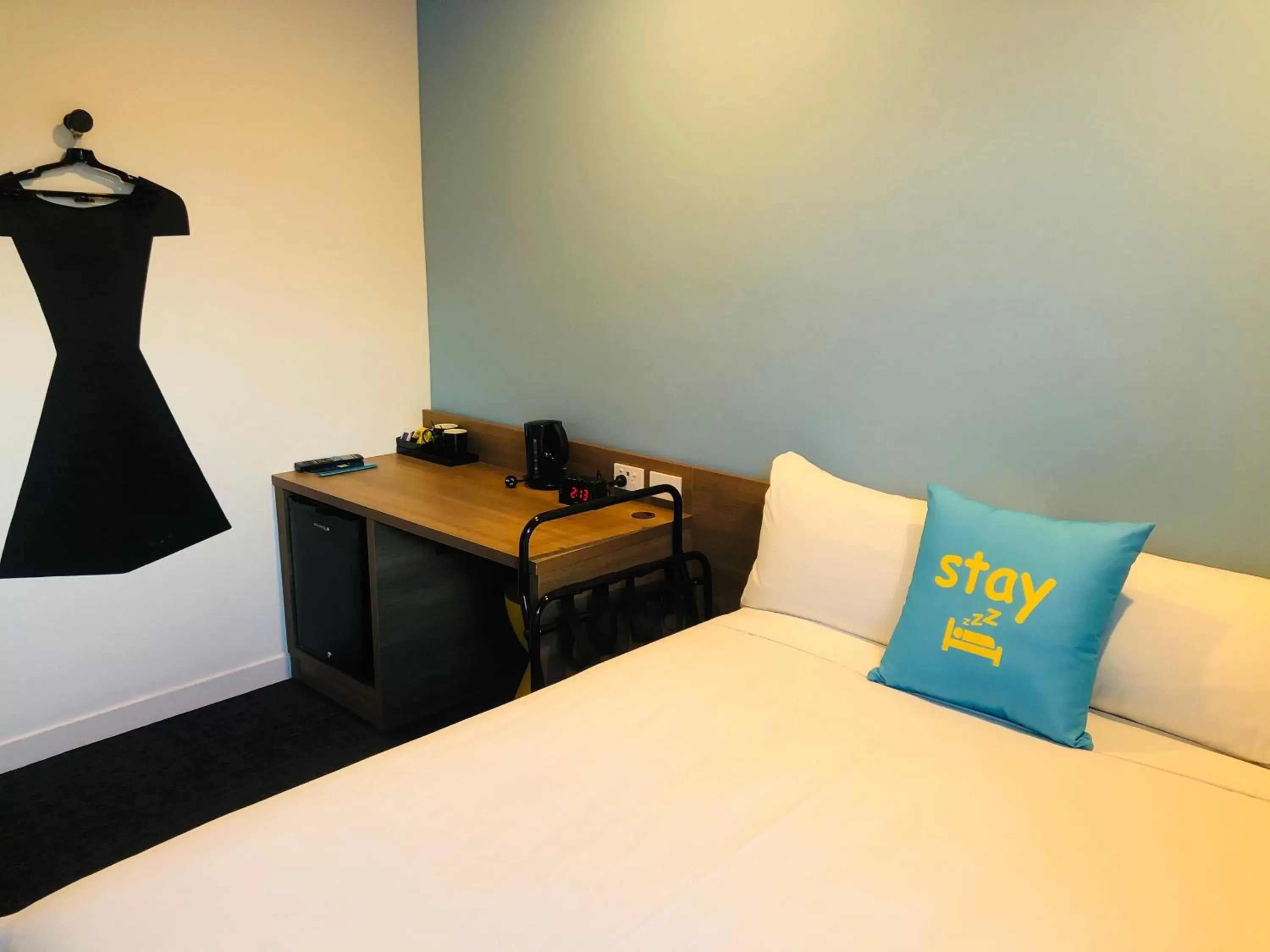 Coffee/tea facilities, Bed in ibis budget Sydney Airport