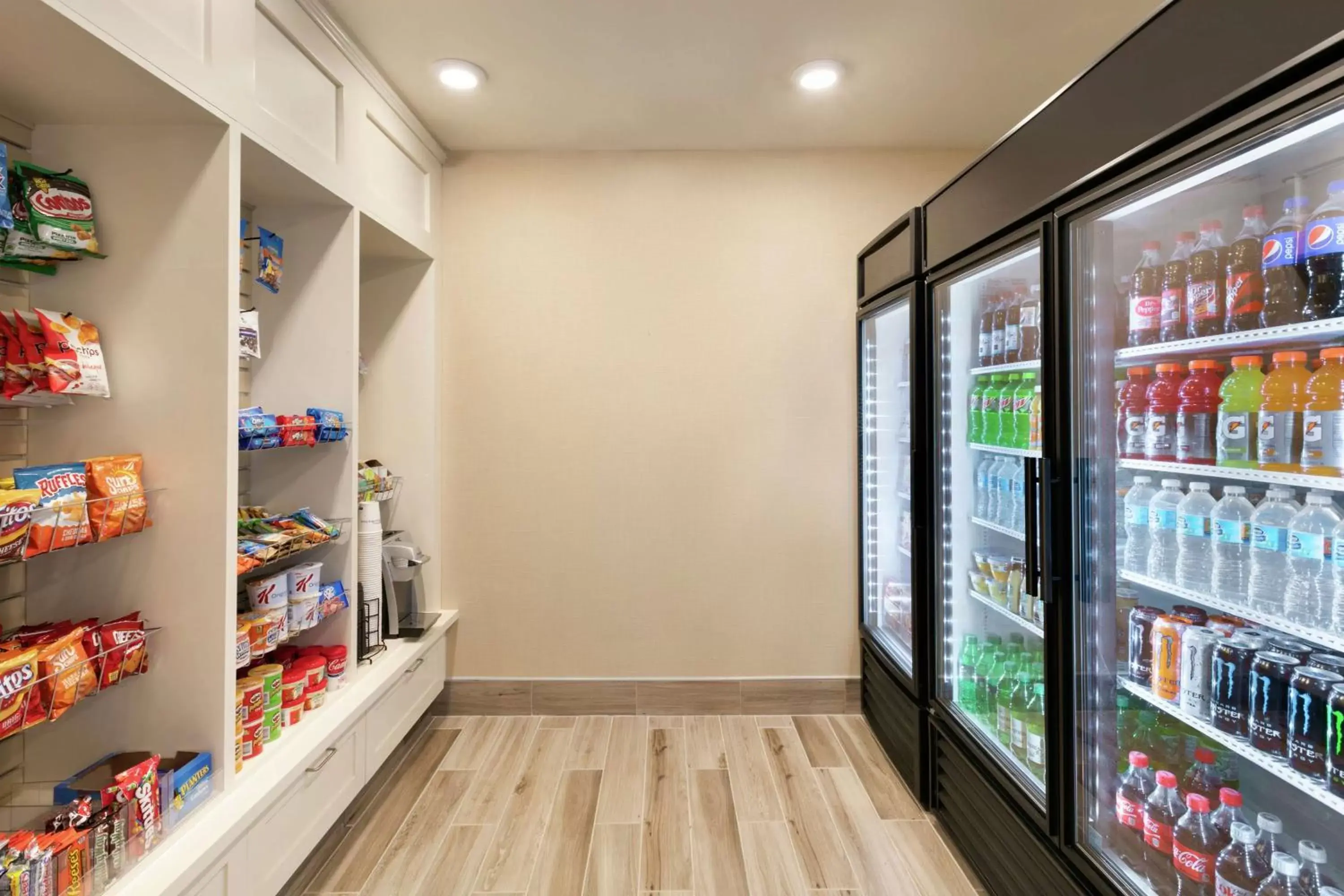 Dining area, Supermarket/Shops in Hilton Garden Inn Statesville