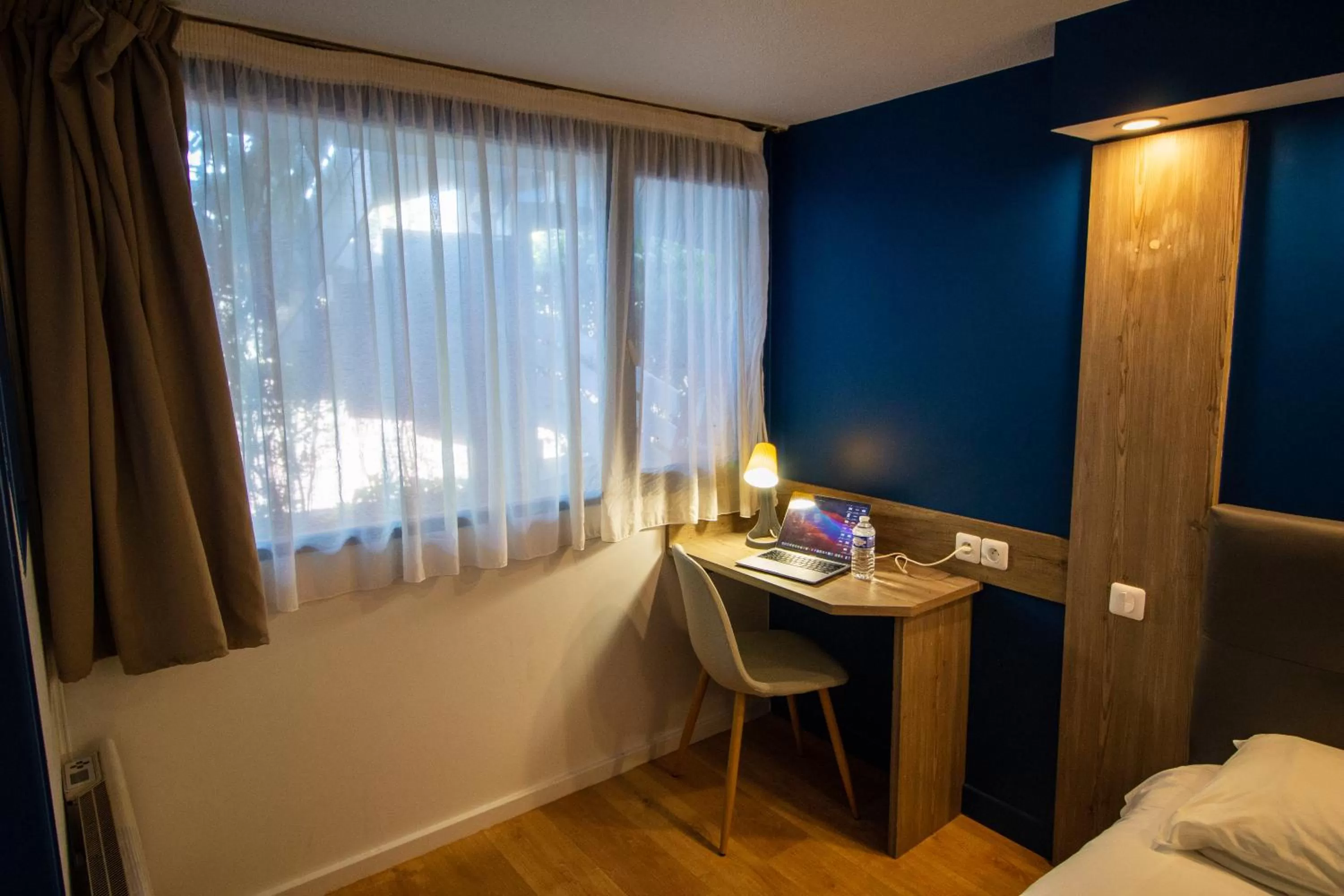 Seating area, Bed in Hotel RBX - Roubaix Centre