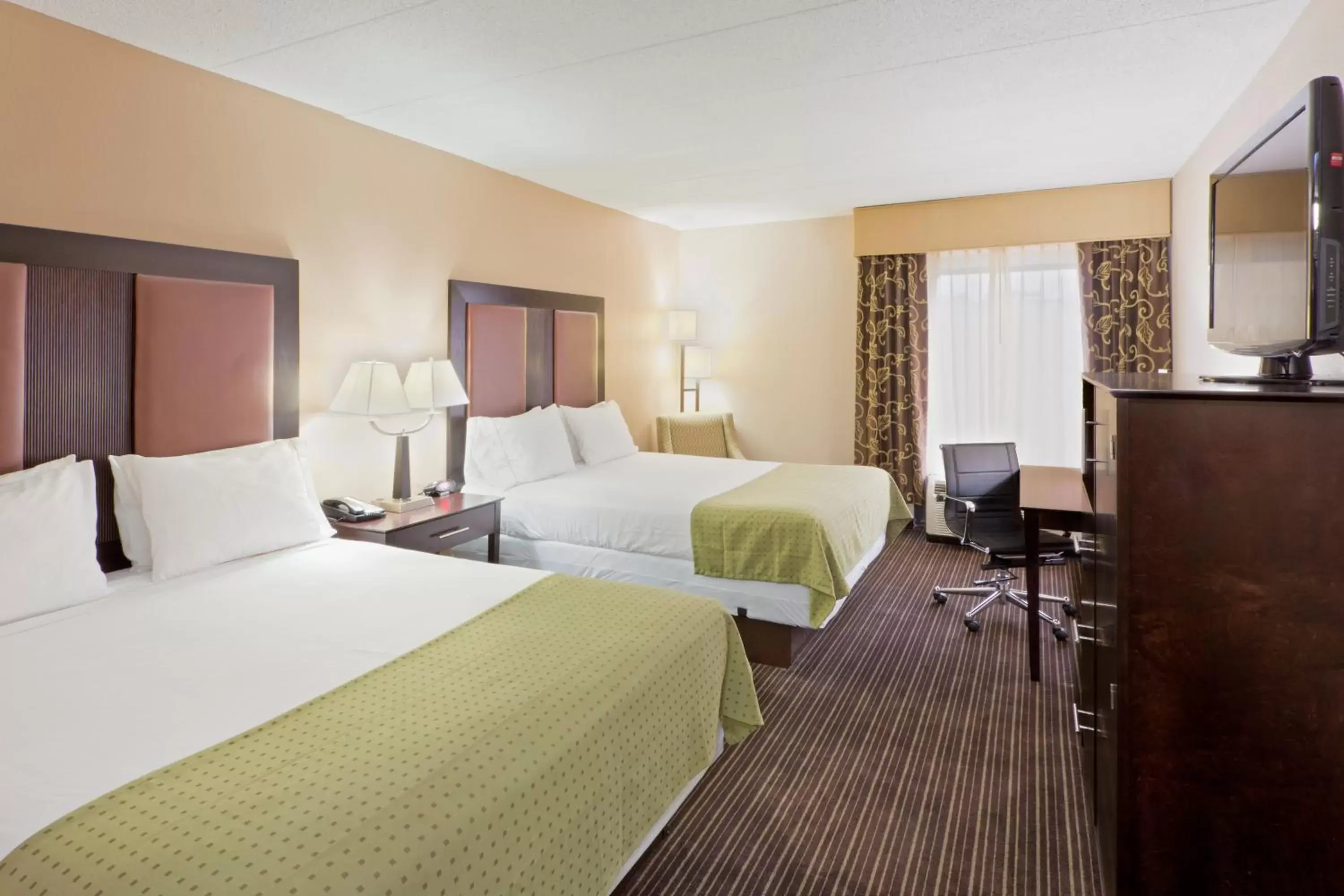 Photo of the whole room, Bed in Holiday Inn Express Hotel & Suites Charleston-Southridge, an IHG Hotel