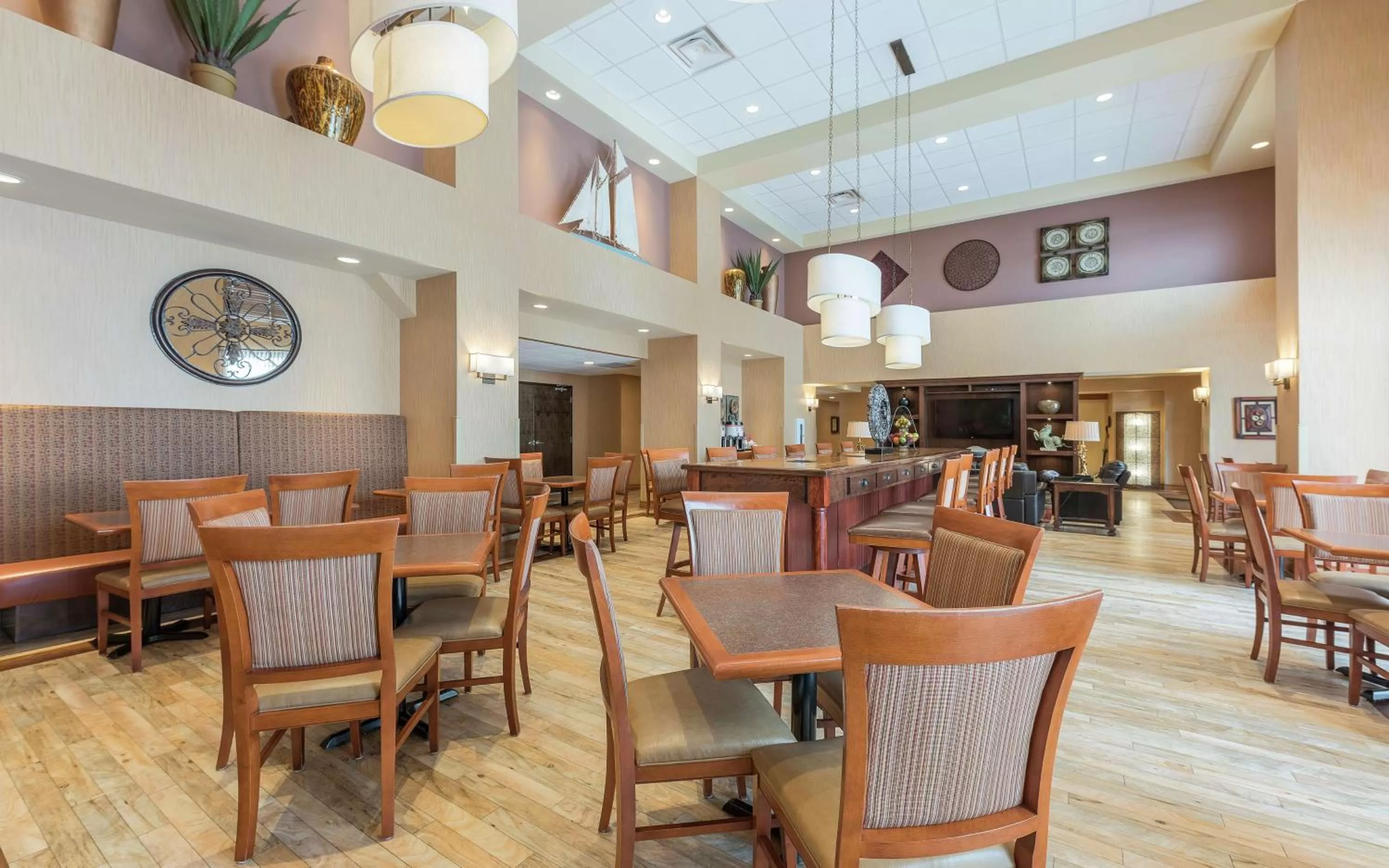 Restaurant/places to eat in Hampton Inn & Suites by Hilton Moncton