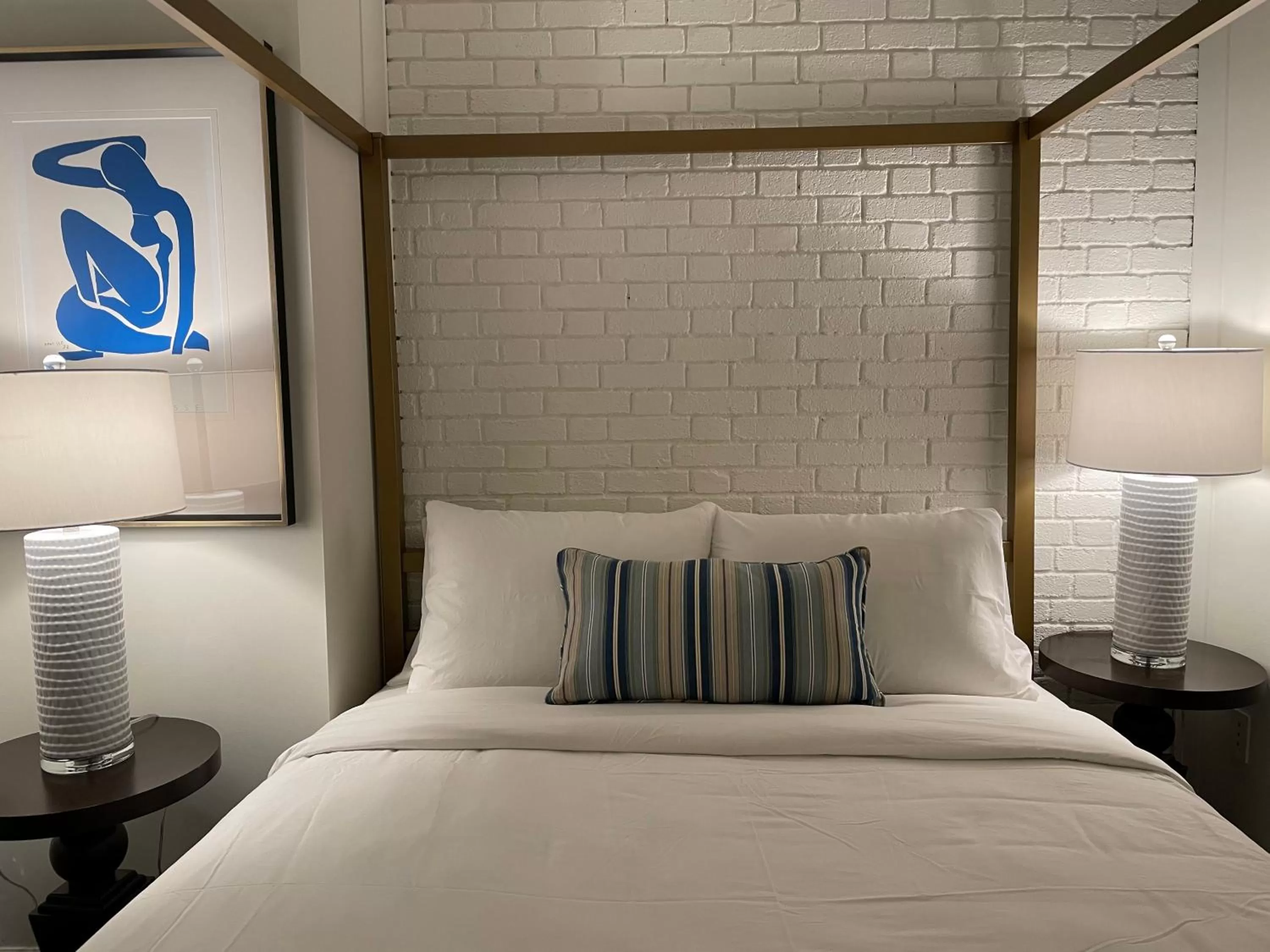 Bed in The Argus Hotel & Cocktail Lounge