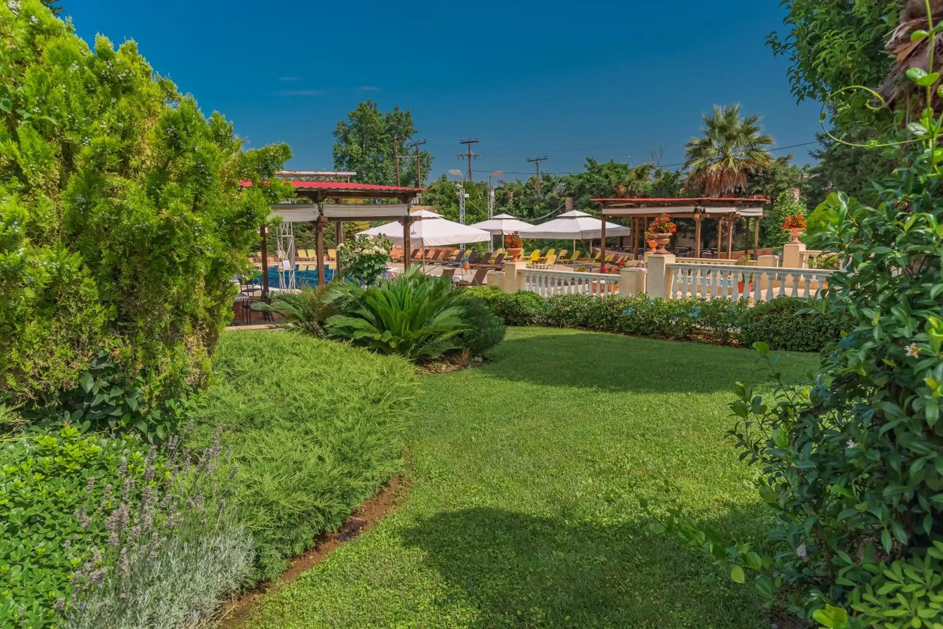 Garden in Avalon Airport Hotel Thessaloniki