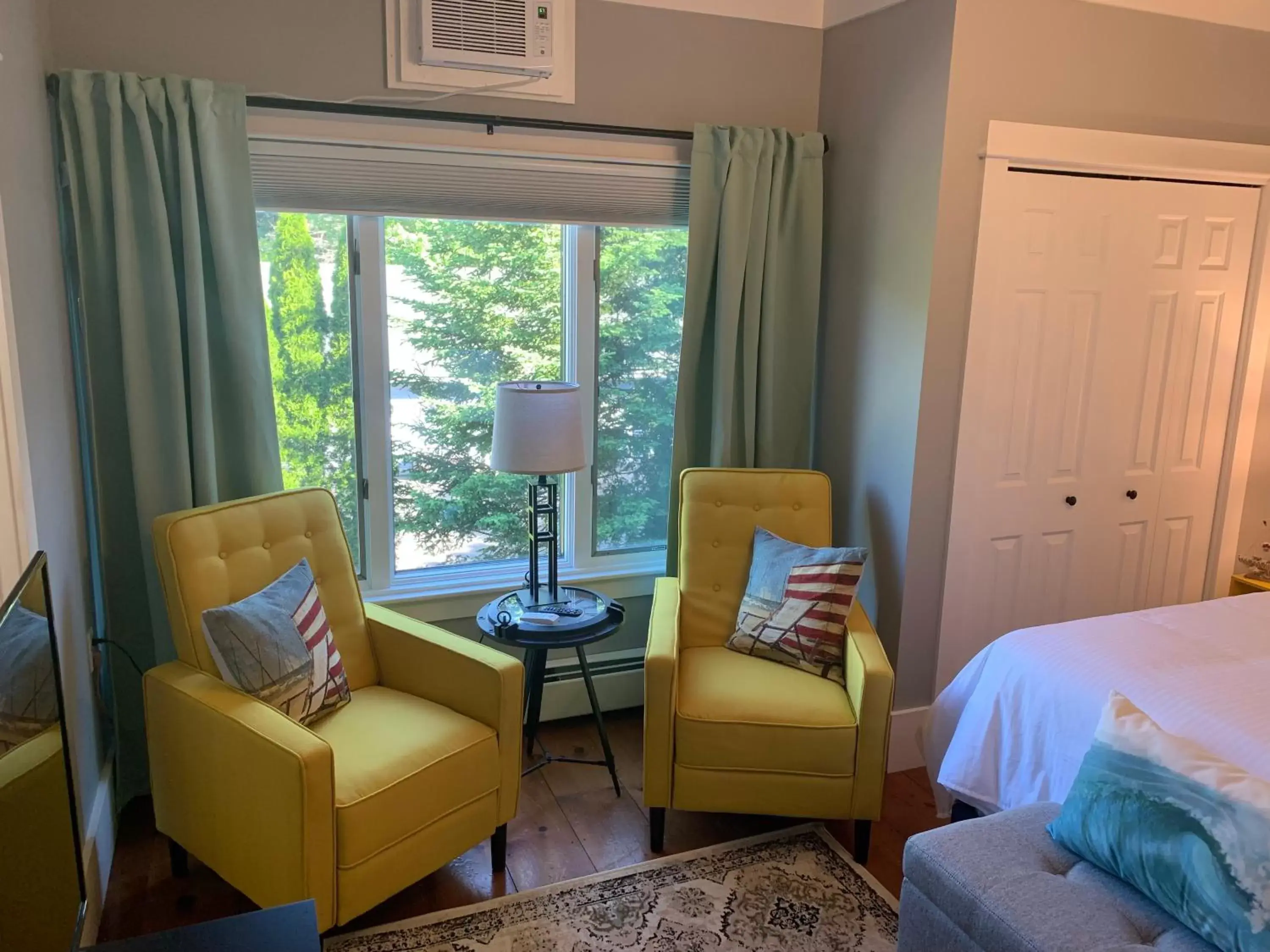 Living room, Seating Area in White Sails Inn